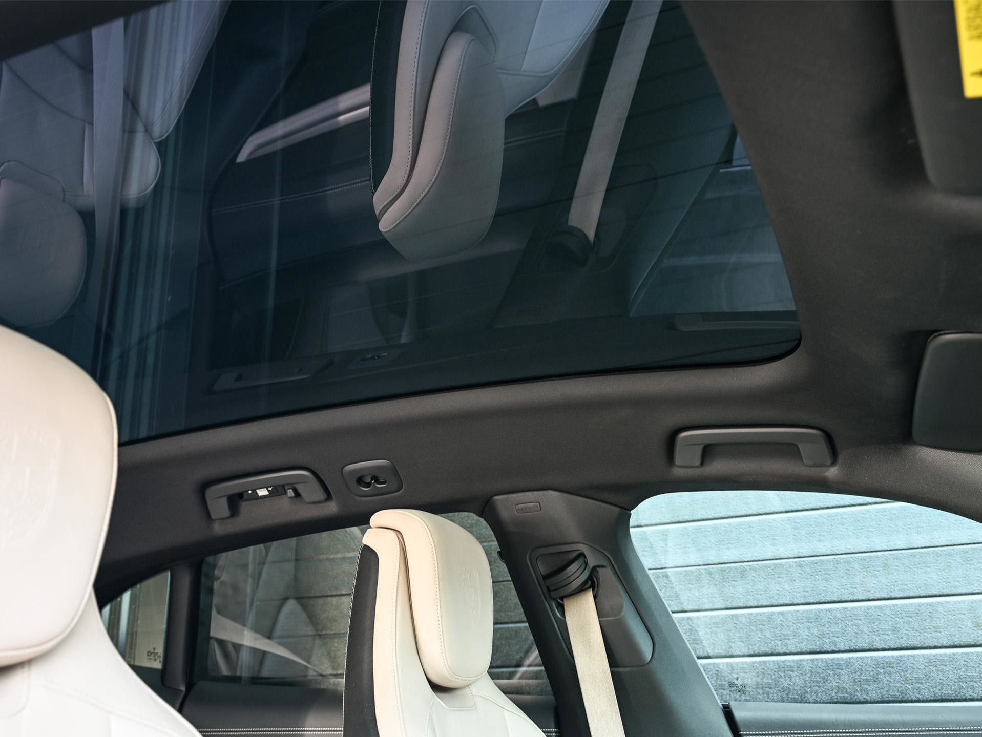Porsche Taycan Sport Turismo - 1