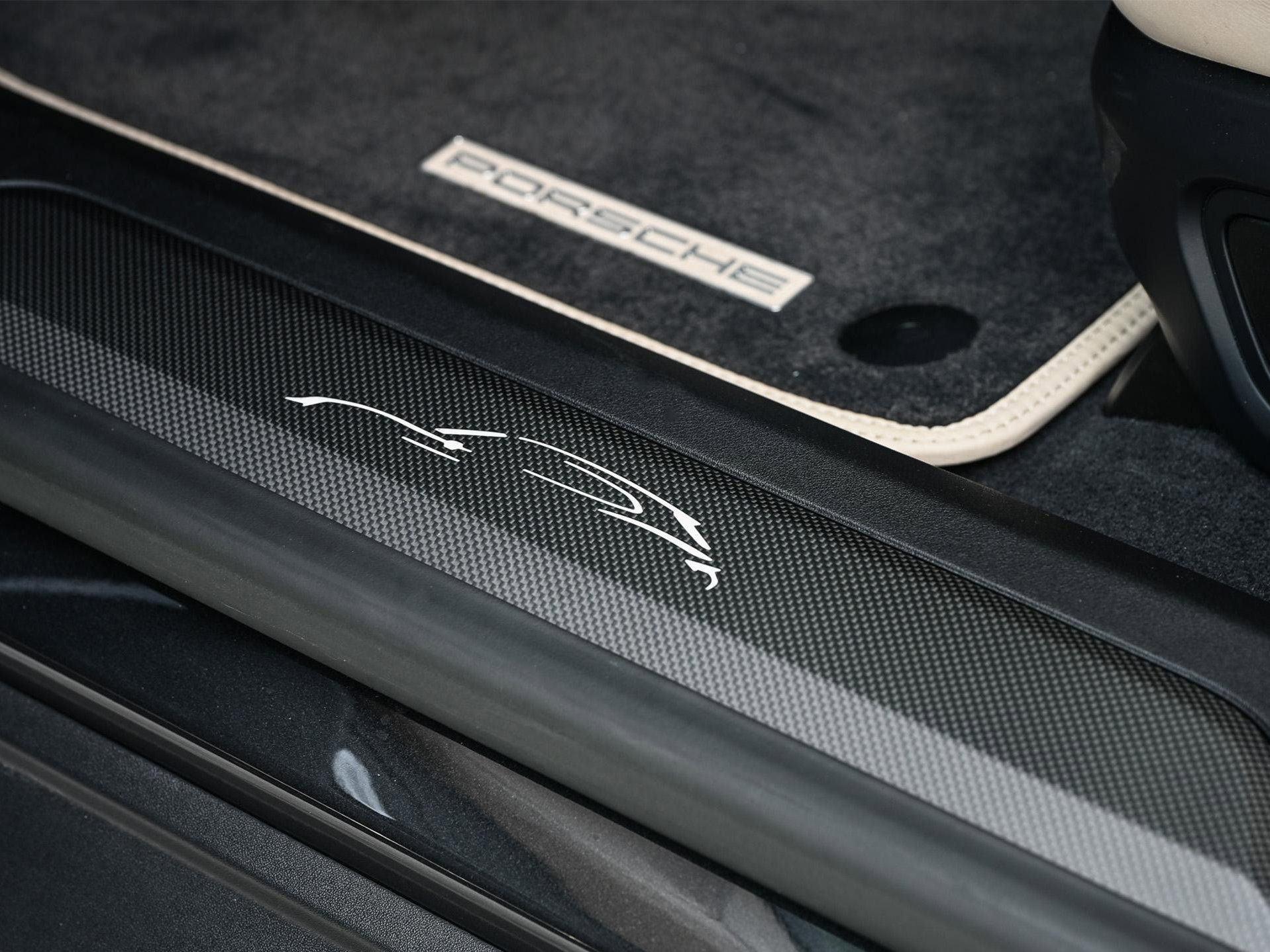 Porsche Taycan Sport Turismo - 19