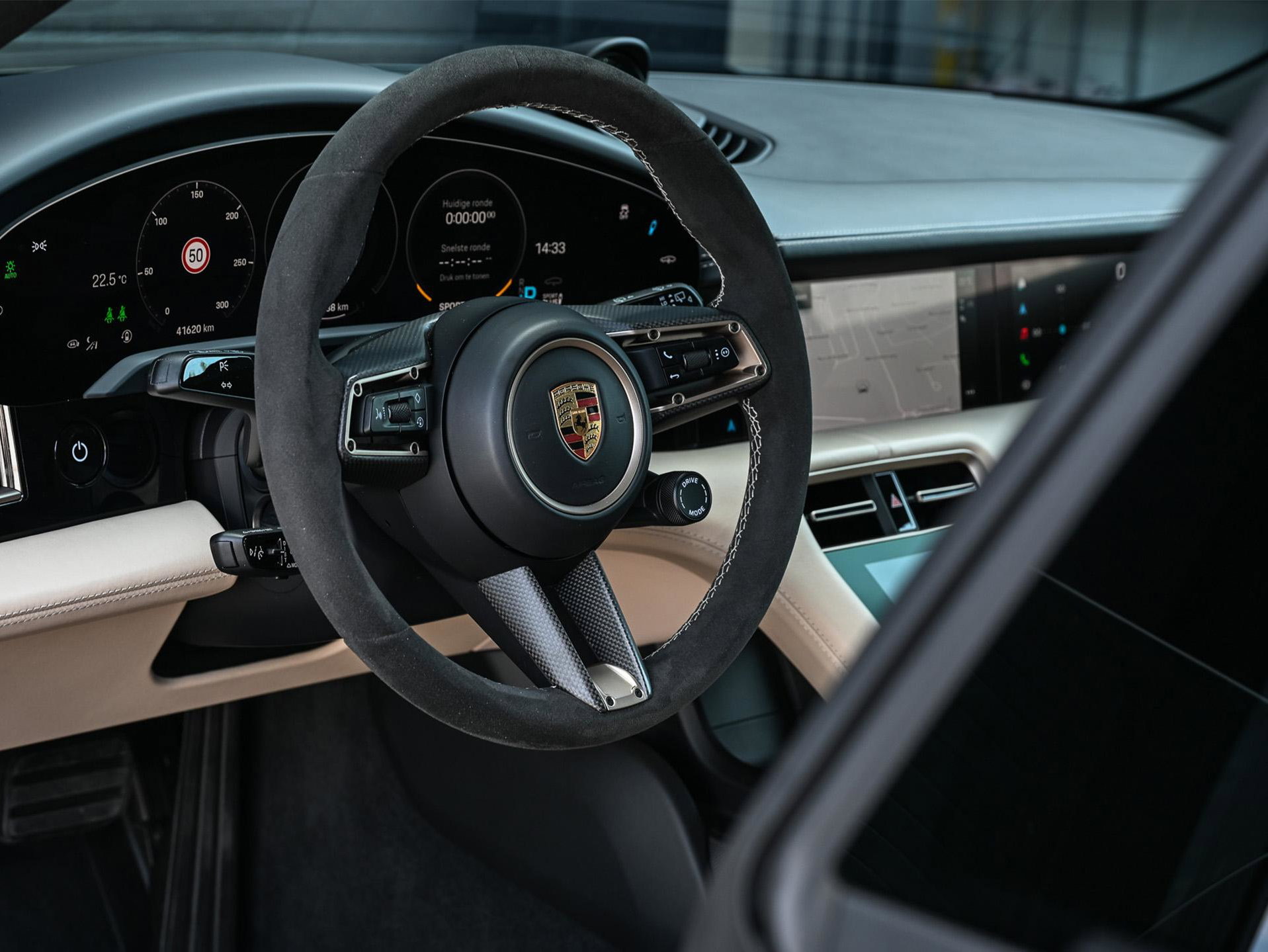 Porsche Taycan Sport Turismo - 24