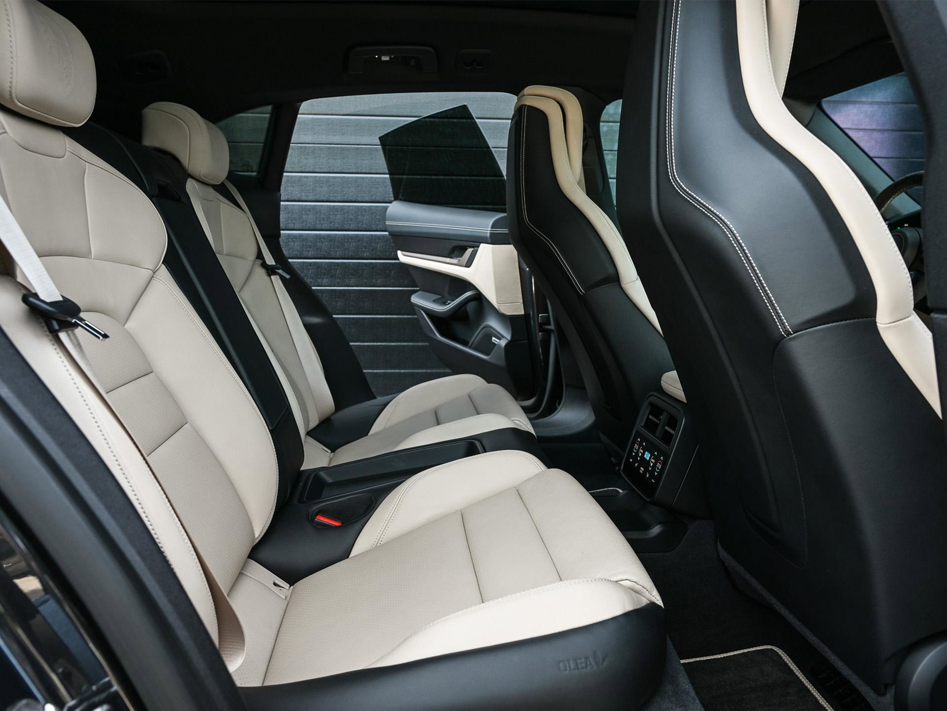 Porsche Taycan Sport Turismo - 36