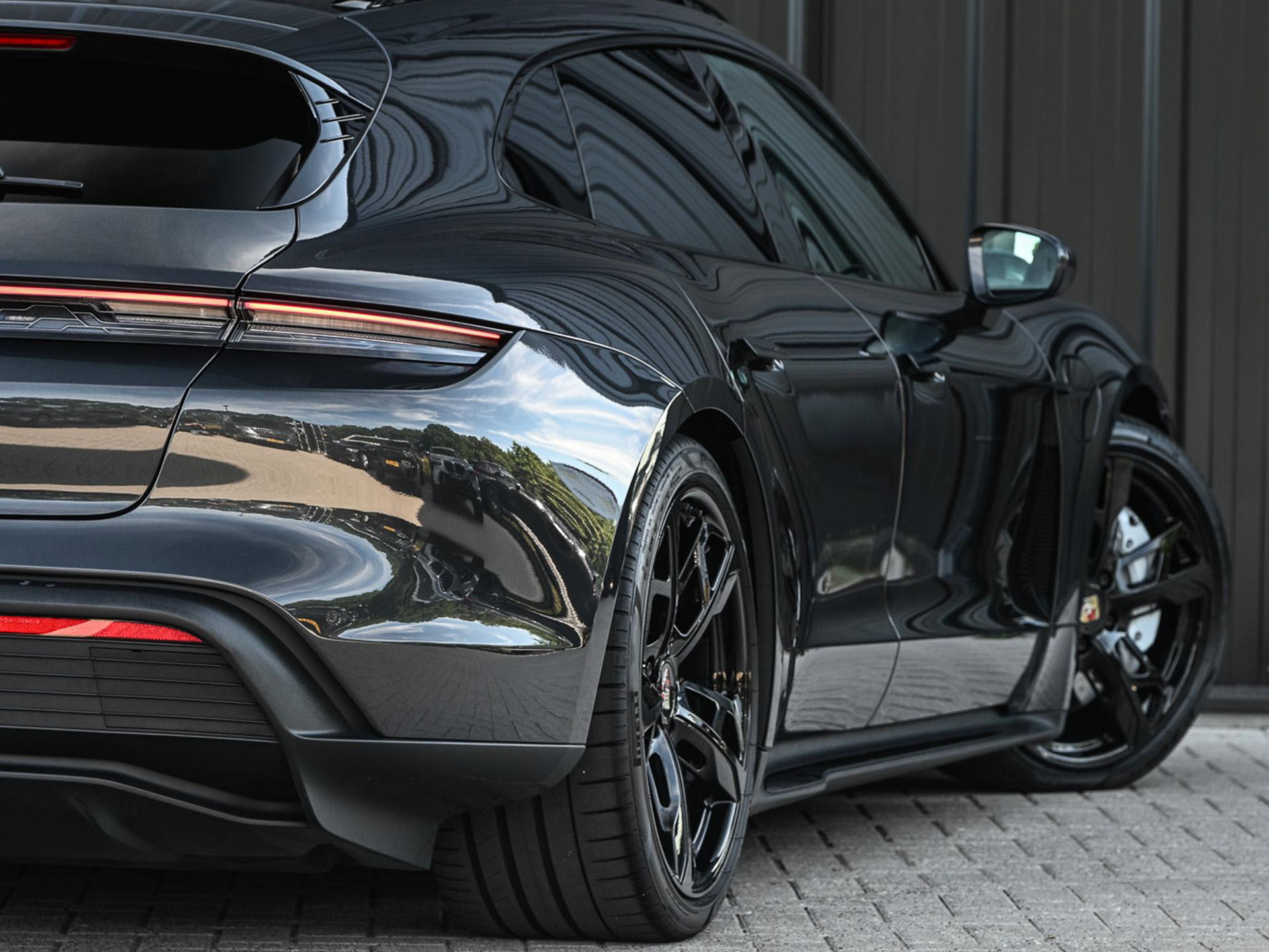 Porsche Taycan Sport Turismo - 38