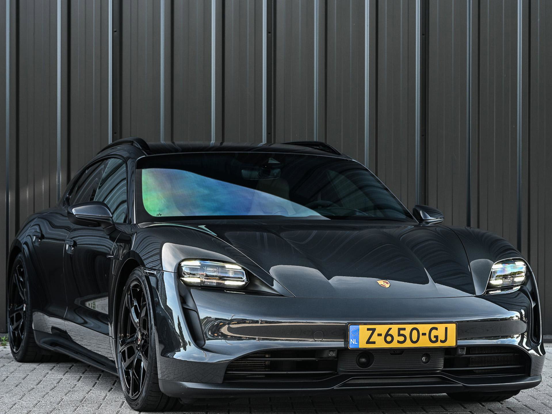 Porsche Taycan Sport Turismo - 41