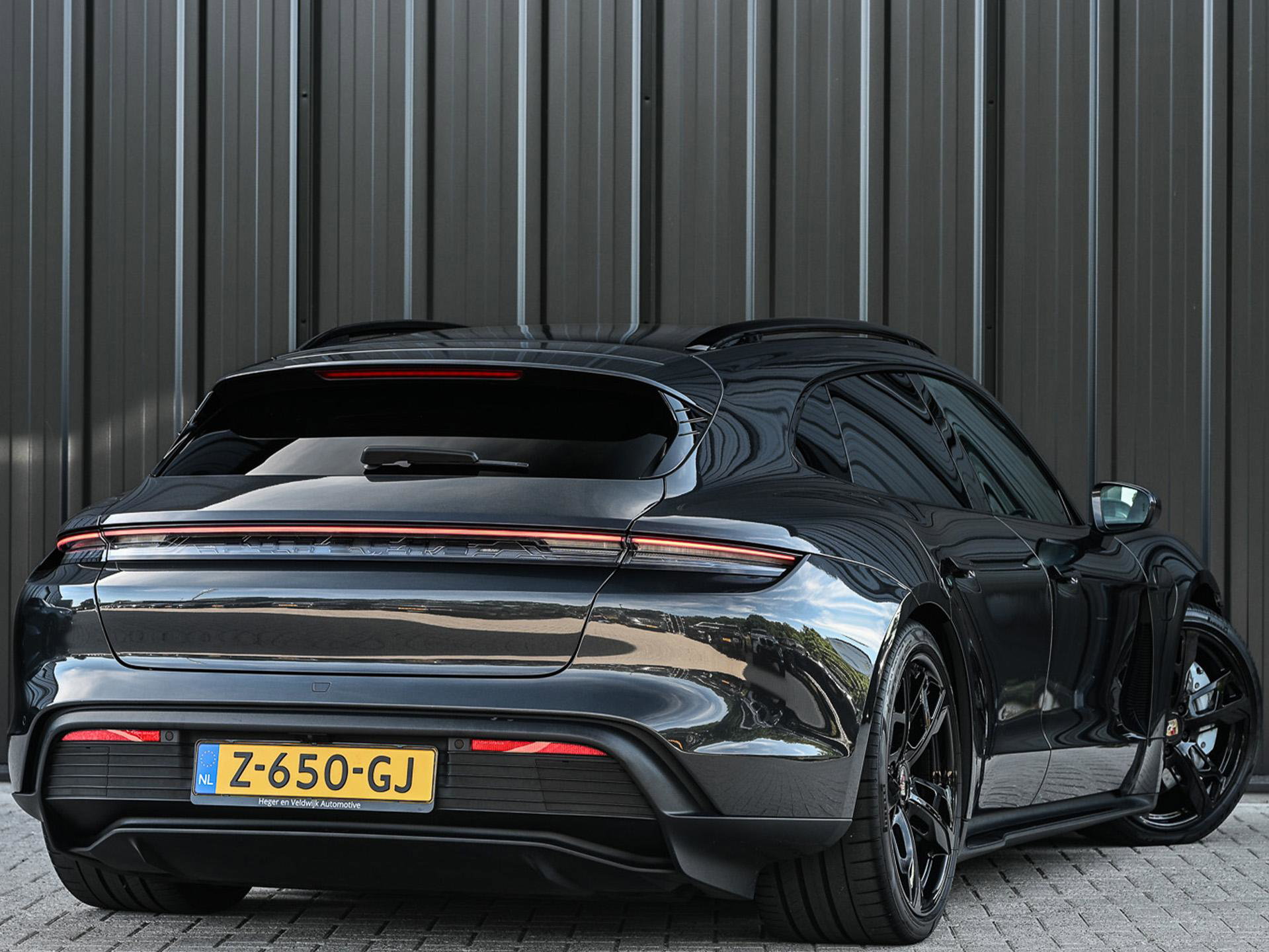 Porsche Taycan Sport Turismo - 6