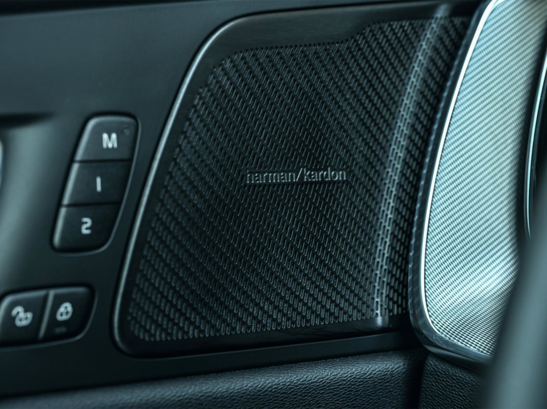 Premium Audio by Harman Kardon