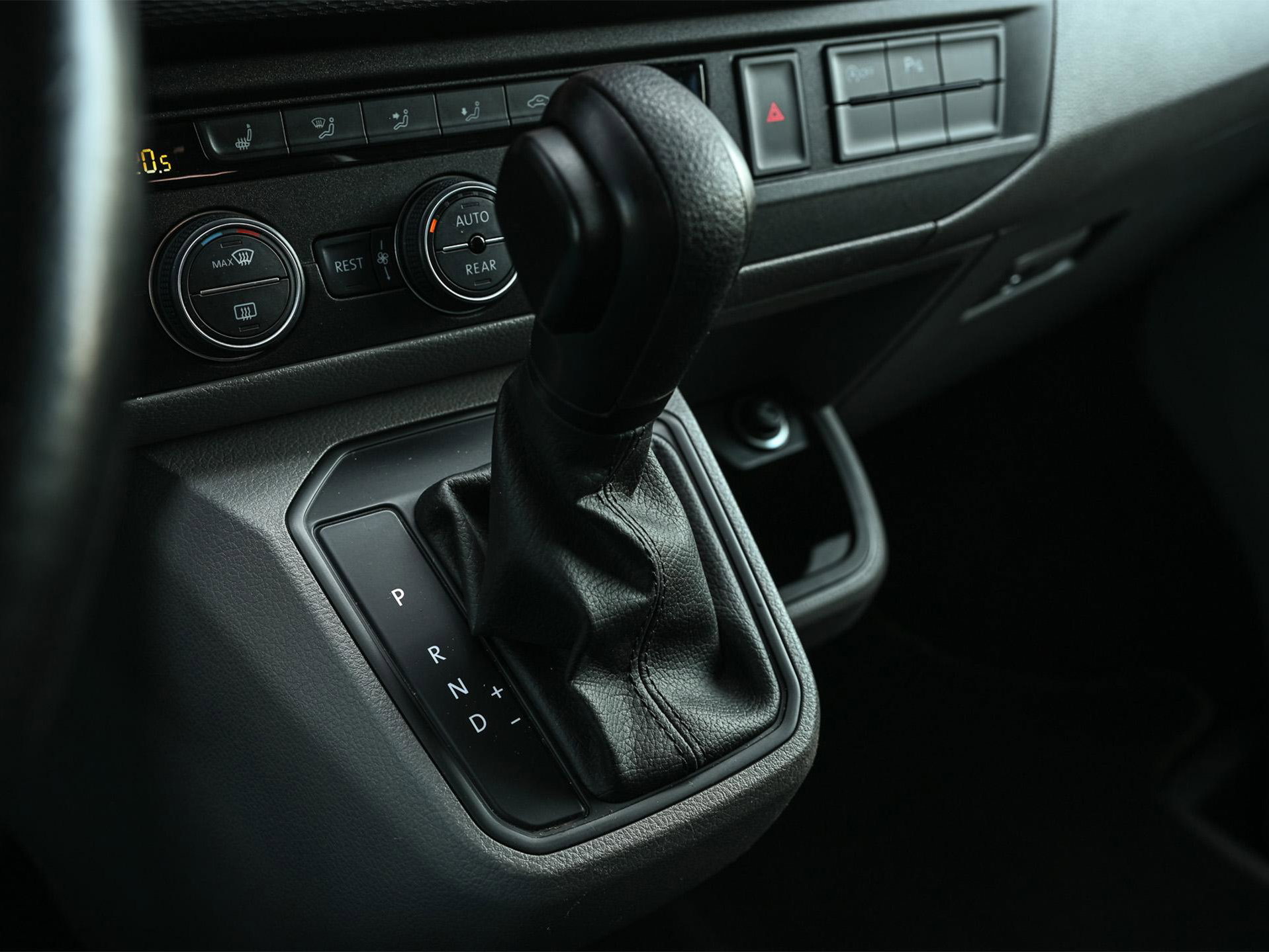 Volkswagen Transporter Caravelle - 16