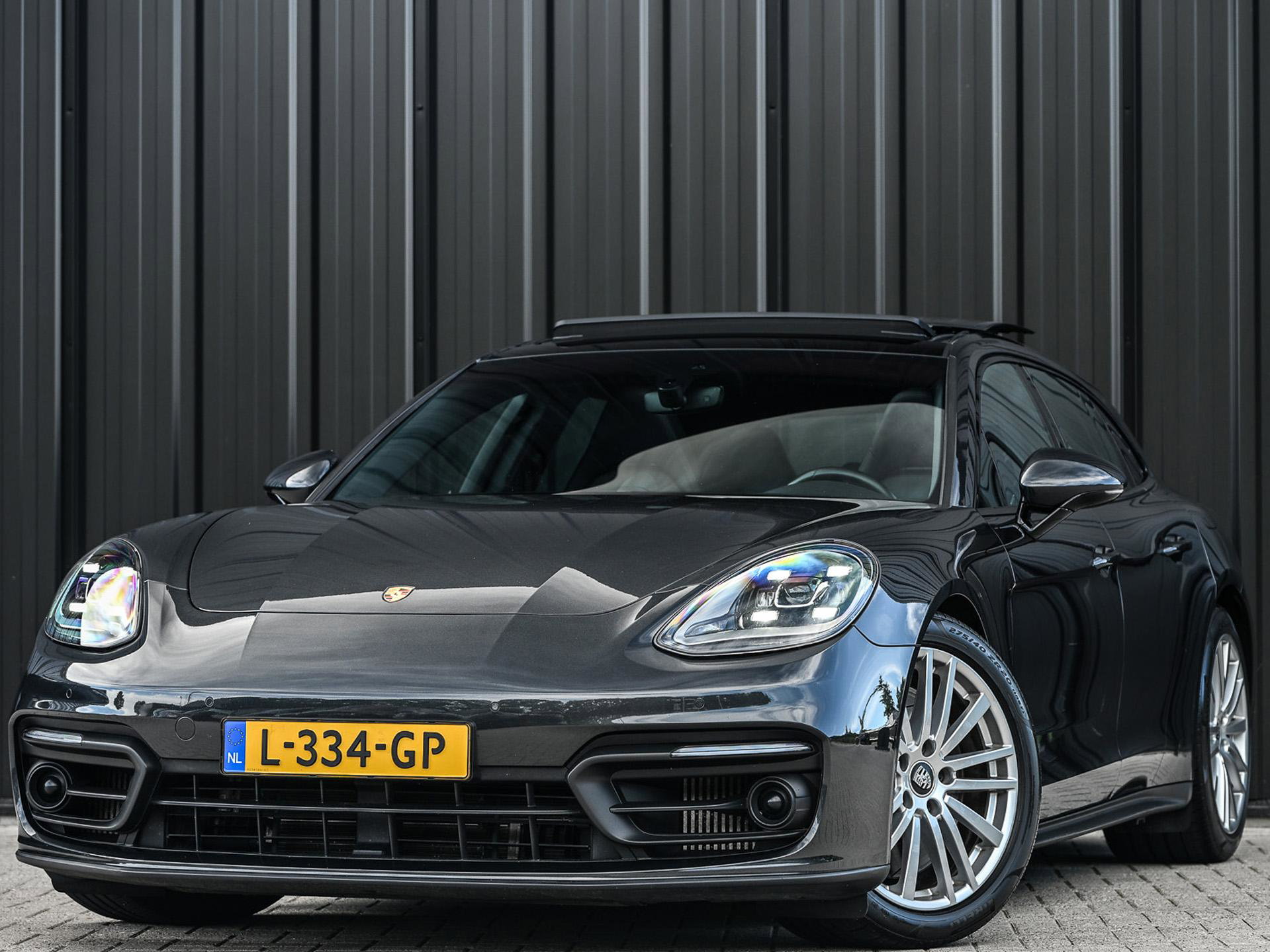 Porsche Panamera - 0