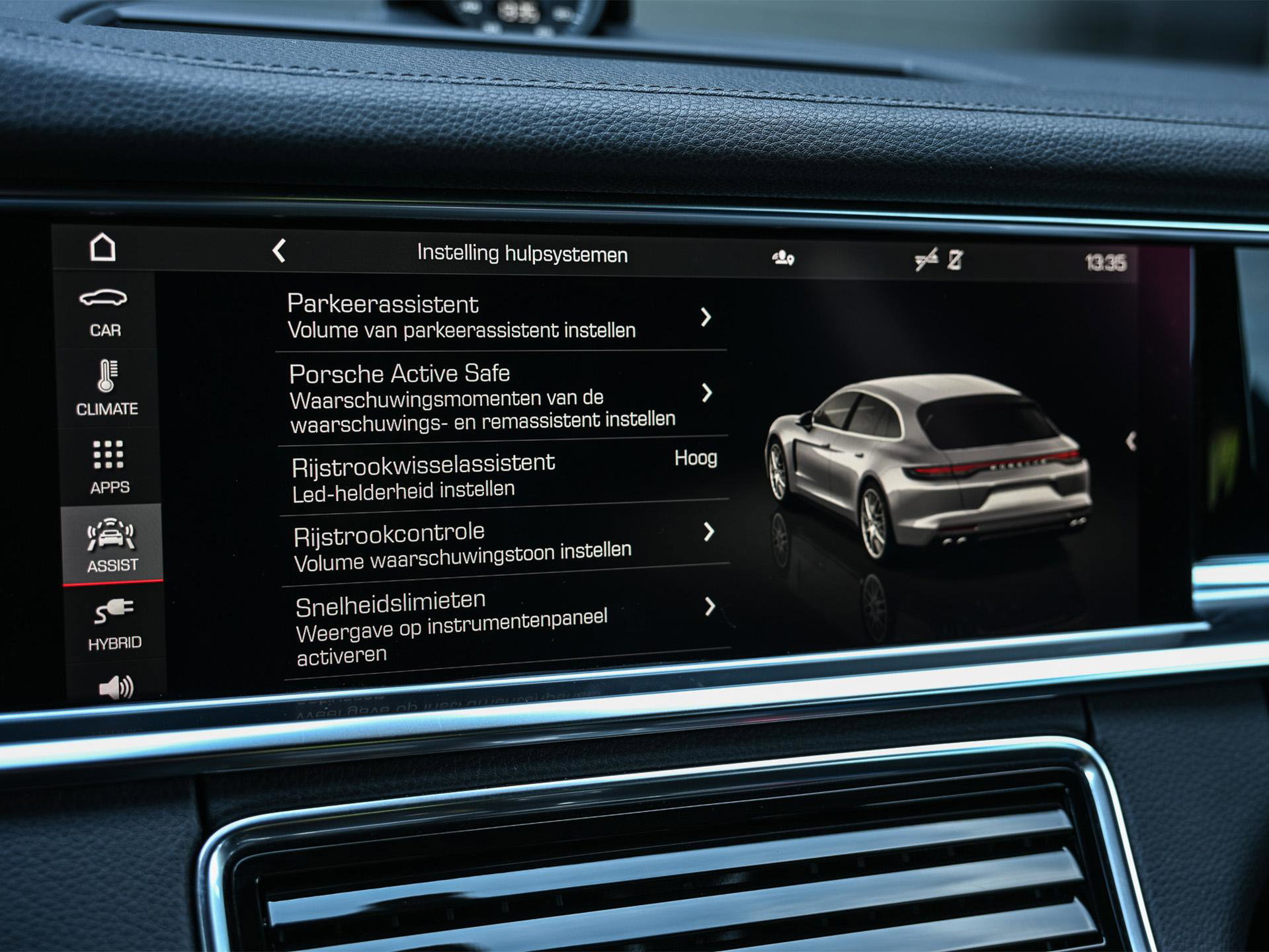 Porsche Panamera - 21