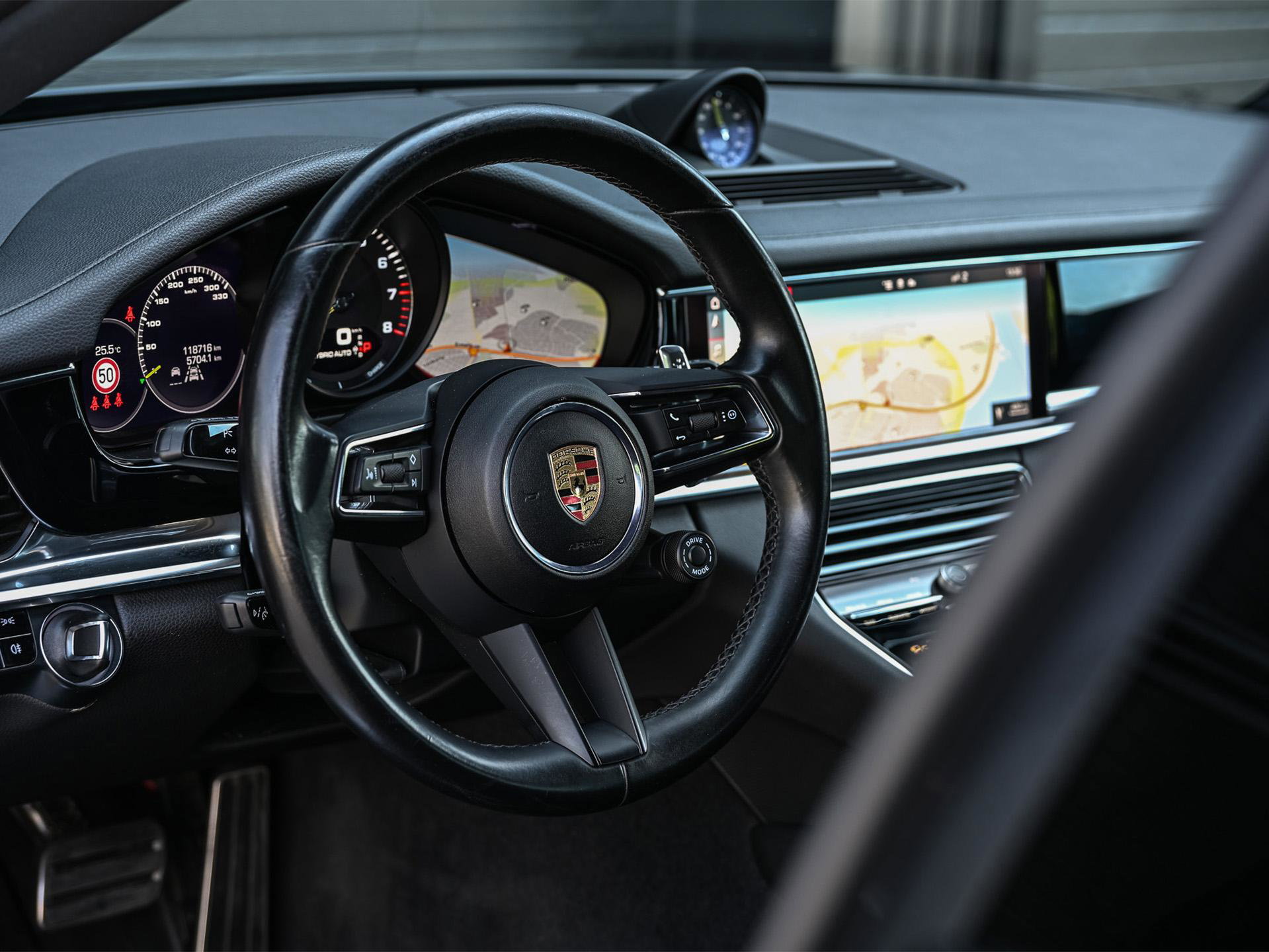 Porsche Panamera - 22