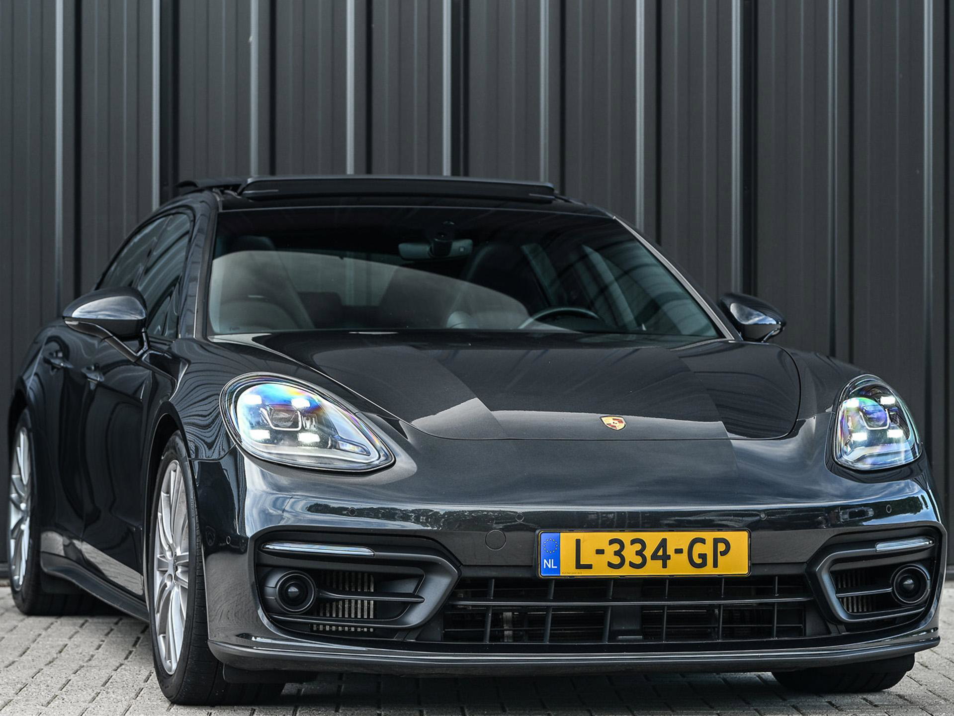Porsche Panamera - 33