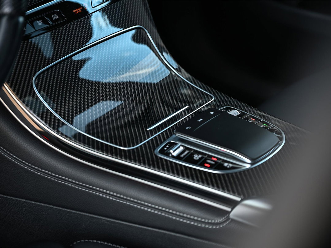 Sierdelen in AMG-carbon/aluminium dwarsgeslepen licht