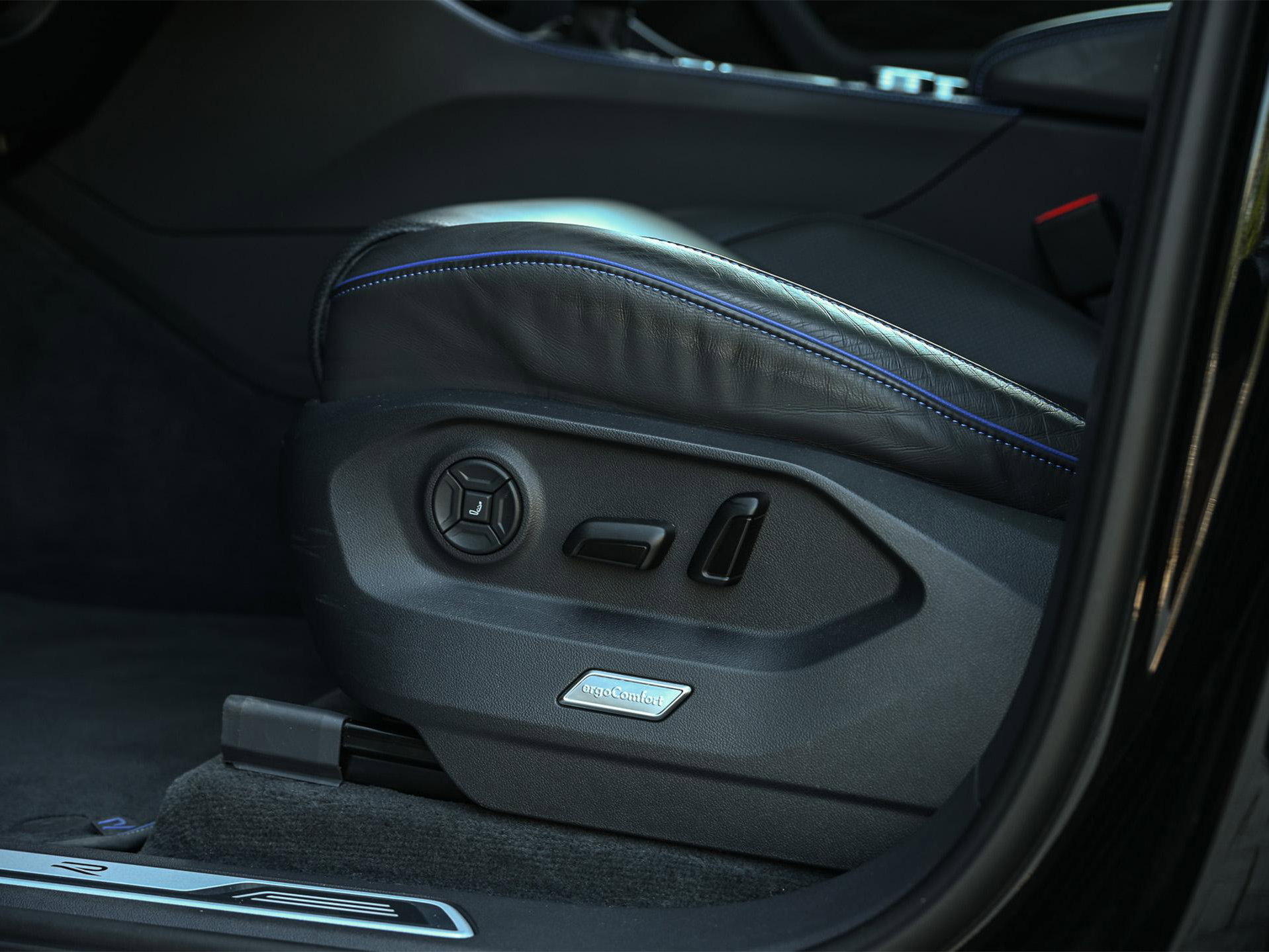 Volkswagen Touareg - 11