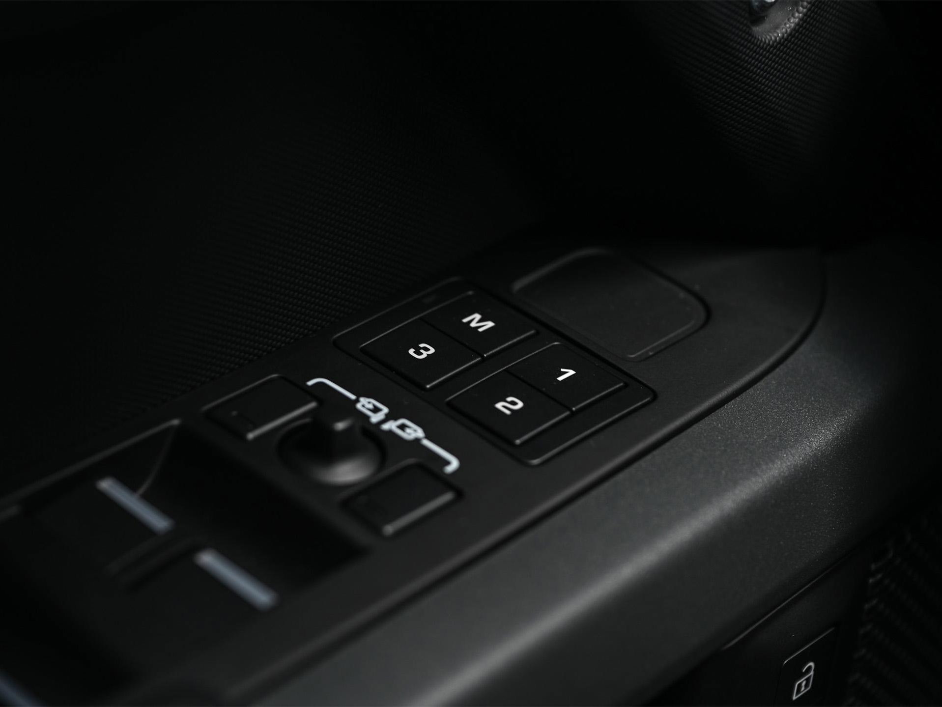 Land Rover Defender - 12