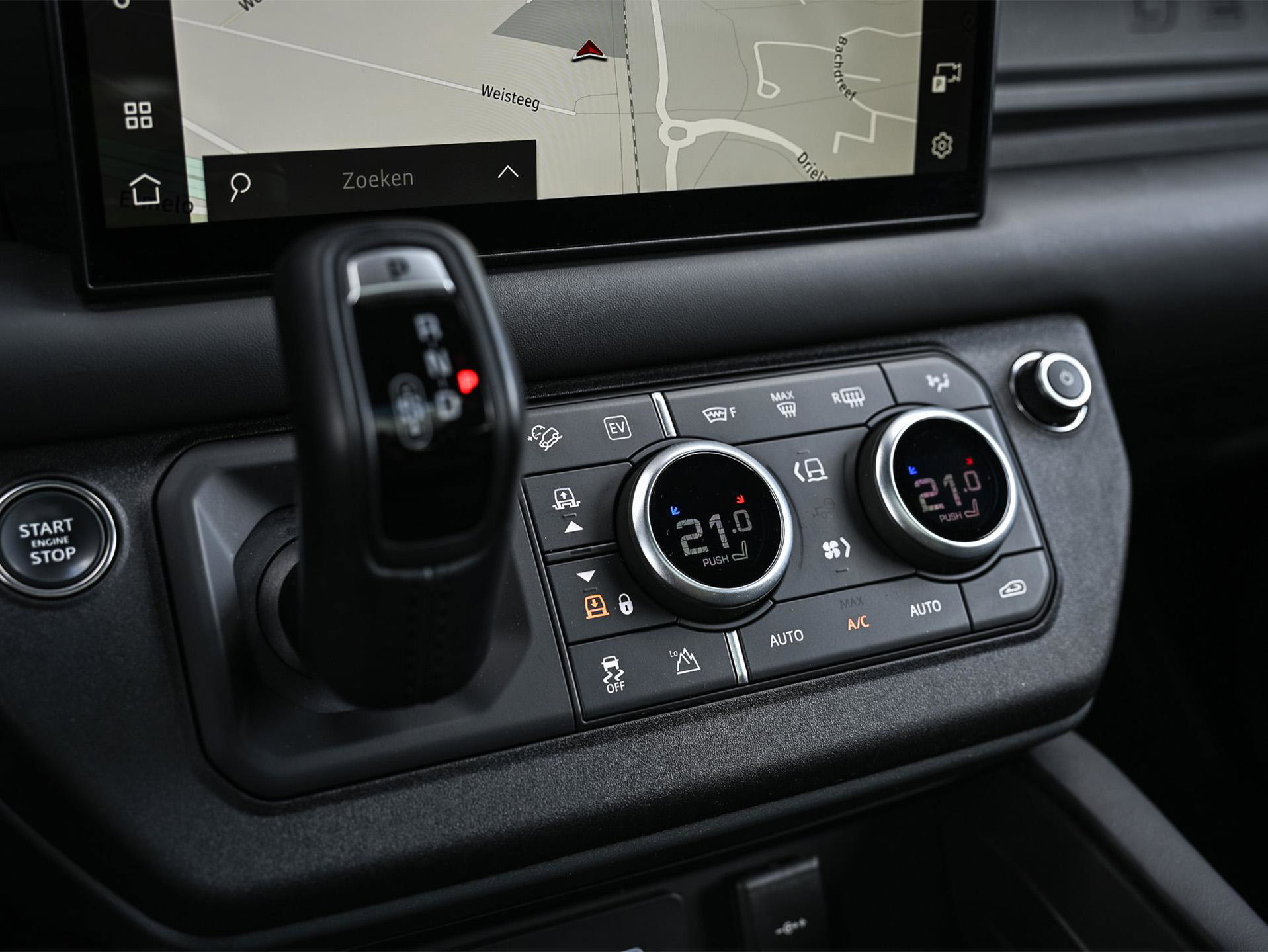 Land Rover Defender - 27