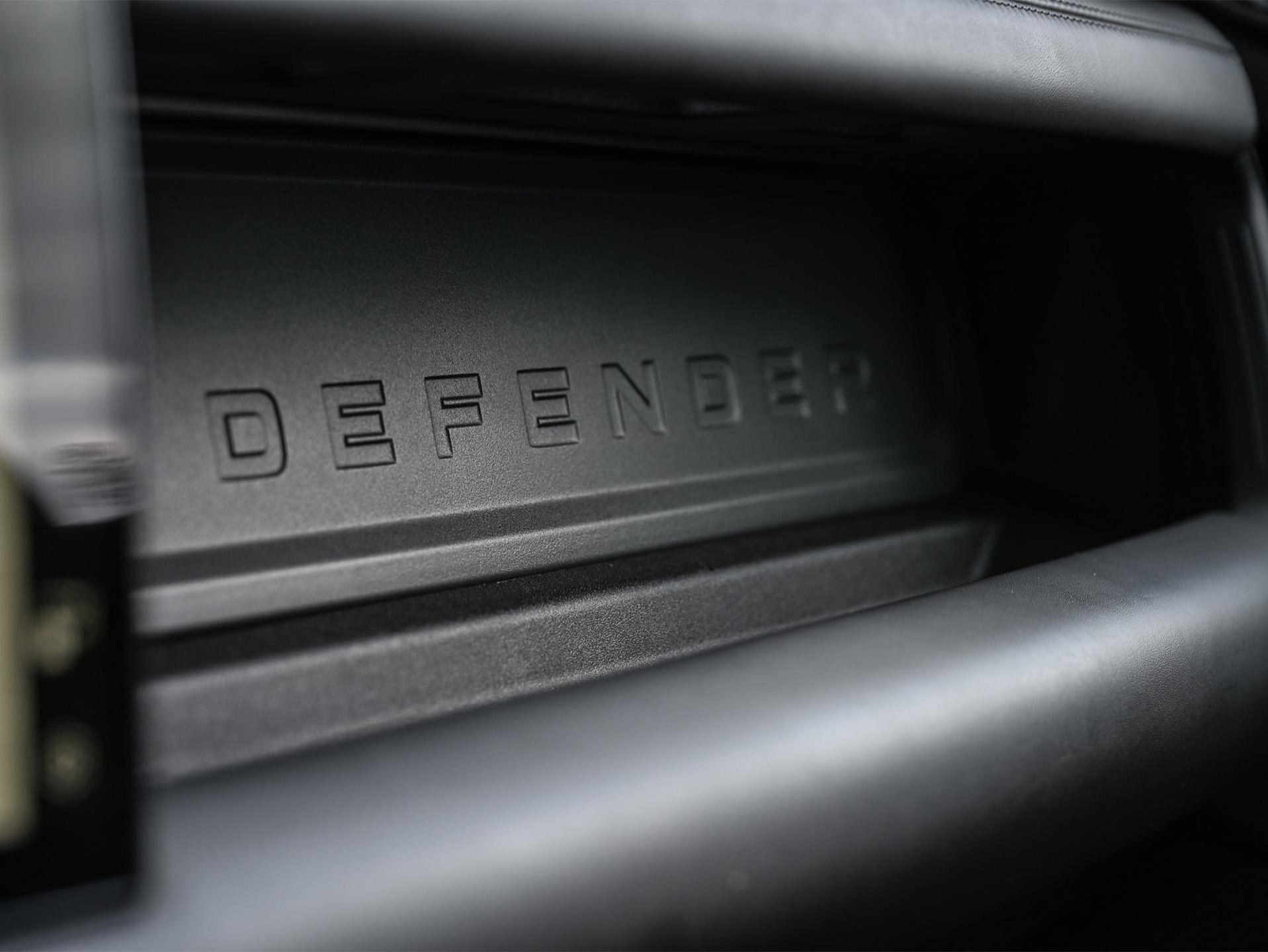 Land Rover Defender - 29
