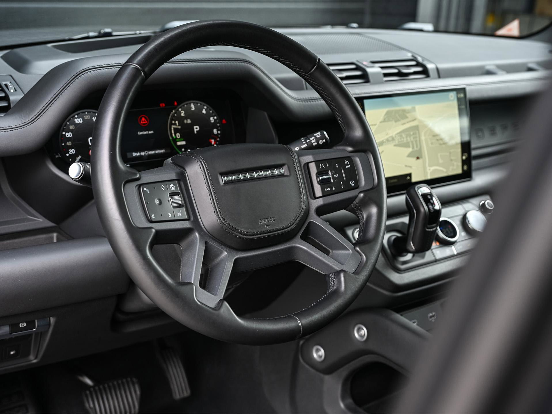 Land Rover Defender - 30