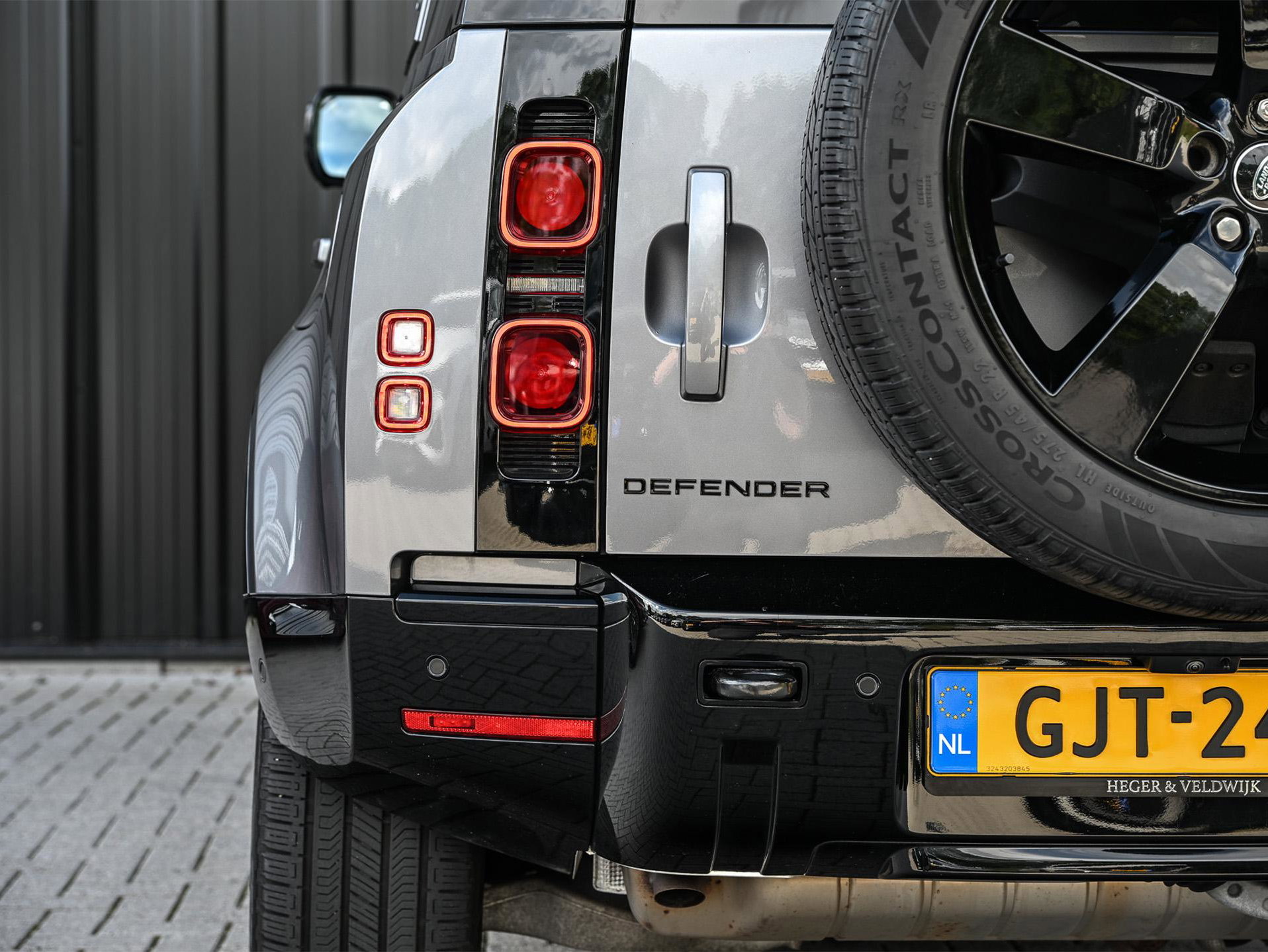 Land Rover Defender - 34