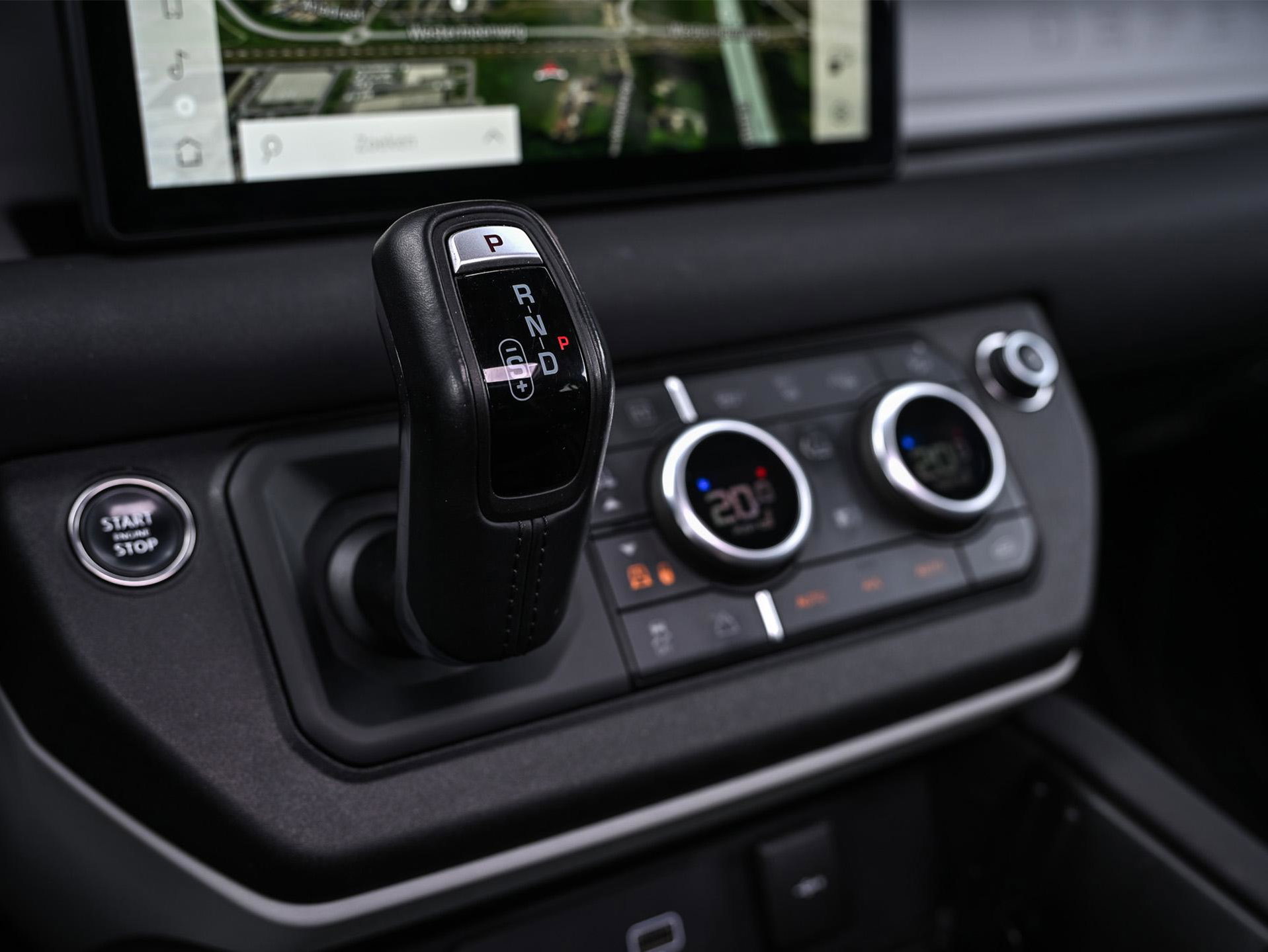 Land Rover Defender - 29
