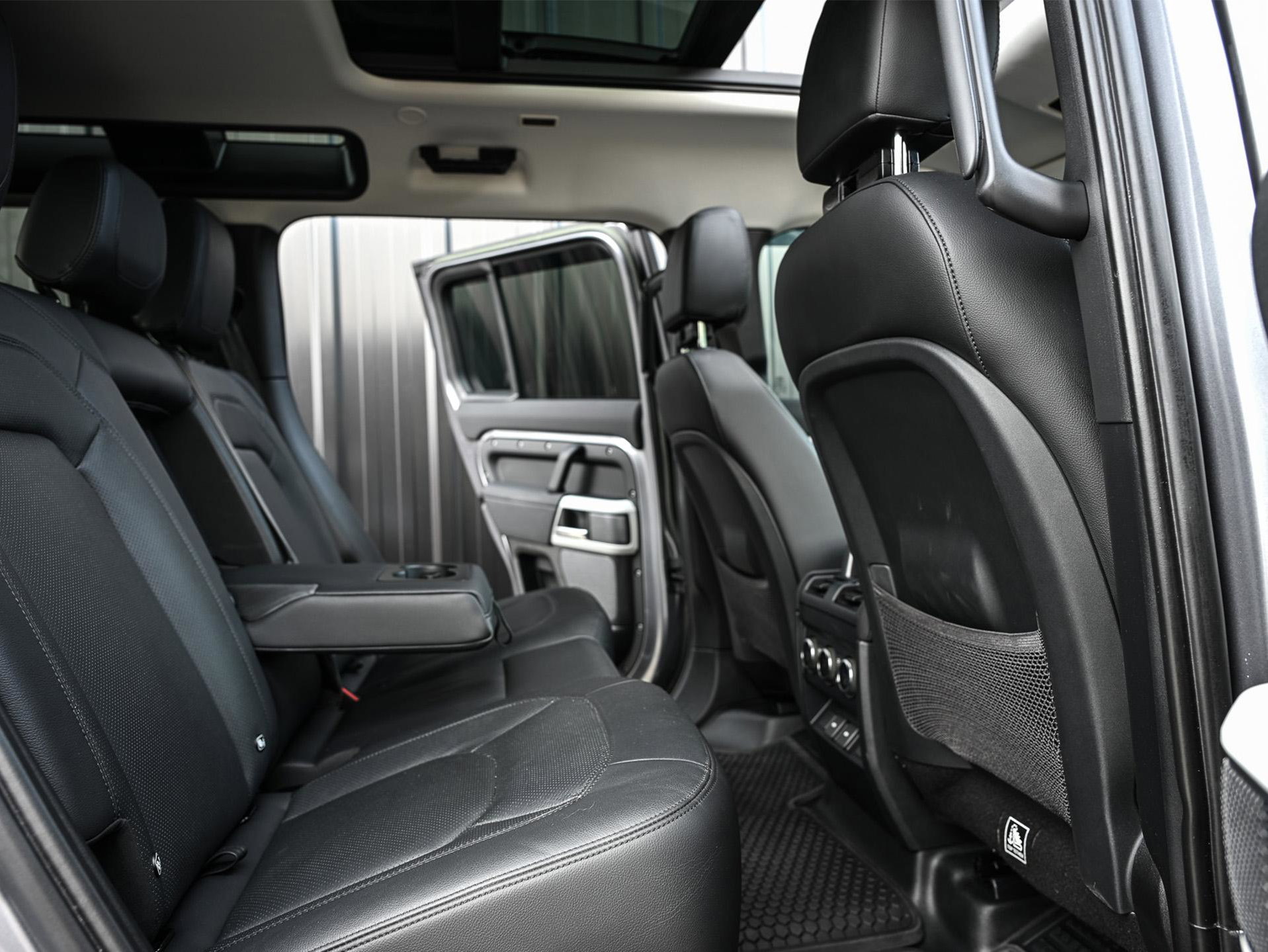 Land Rover Defender - 31