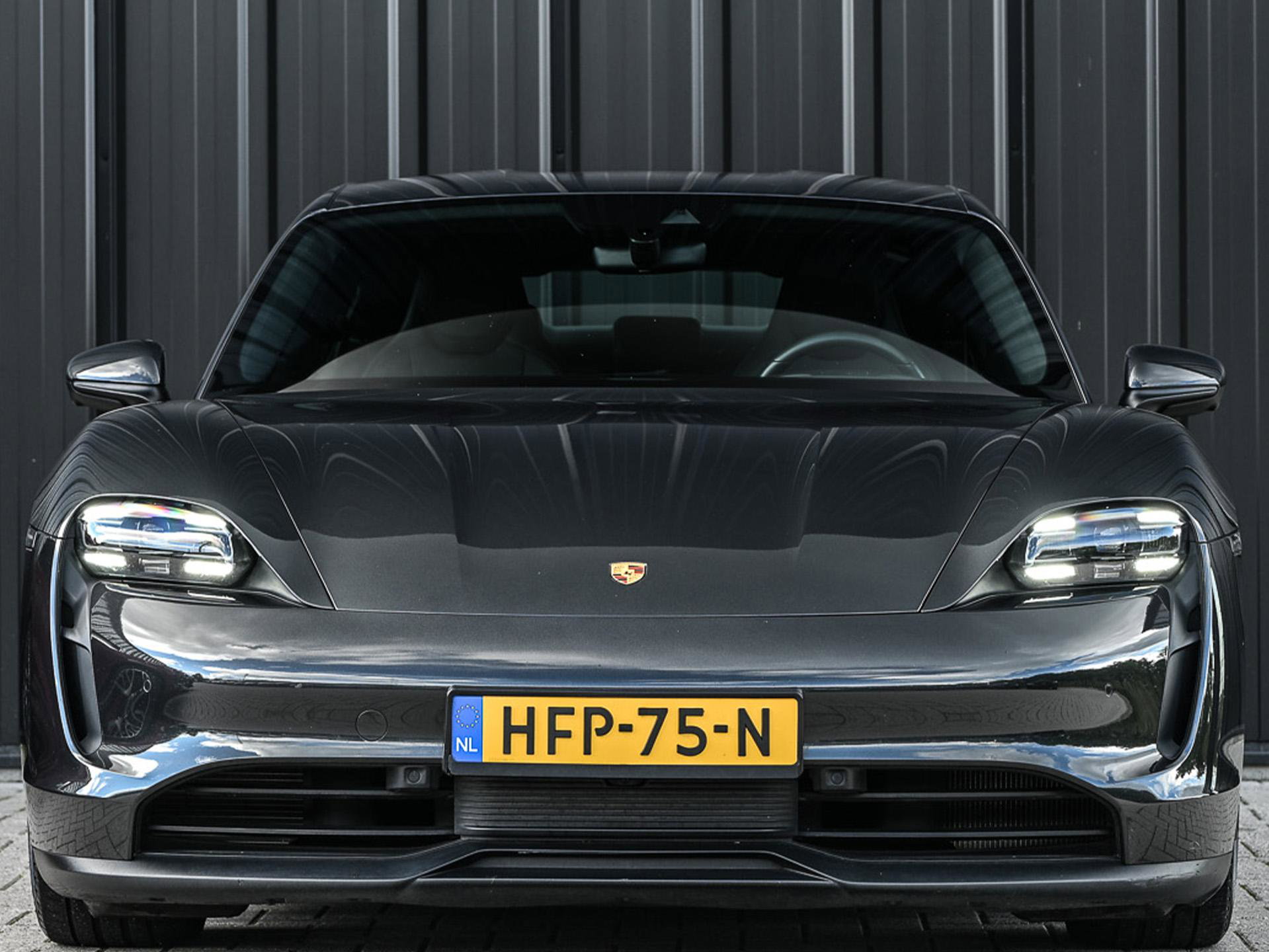 Porsche Taycan - 14