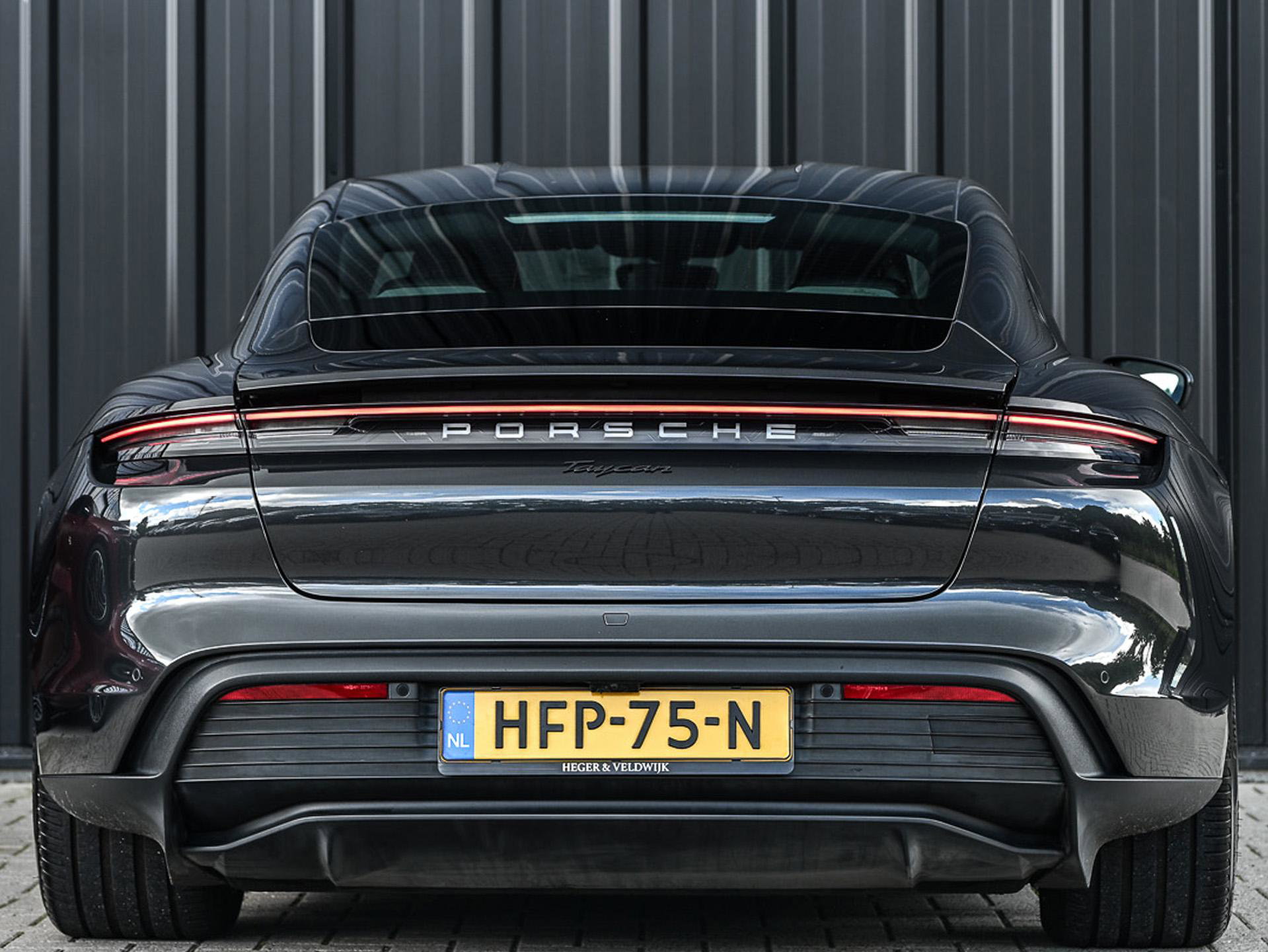 Porsche Taycan - 15