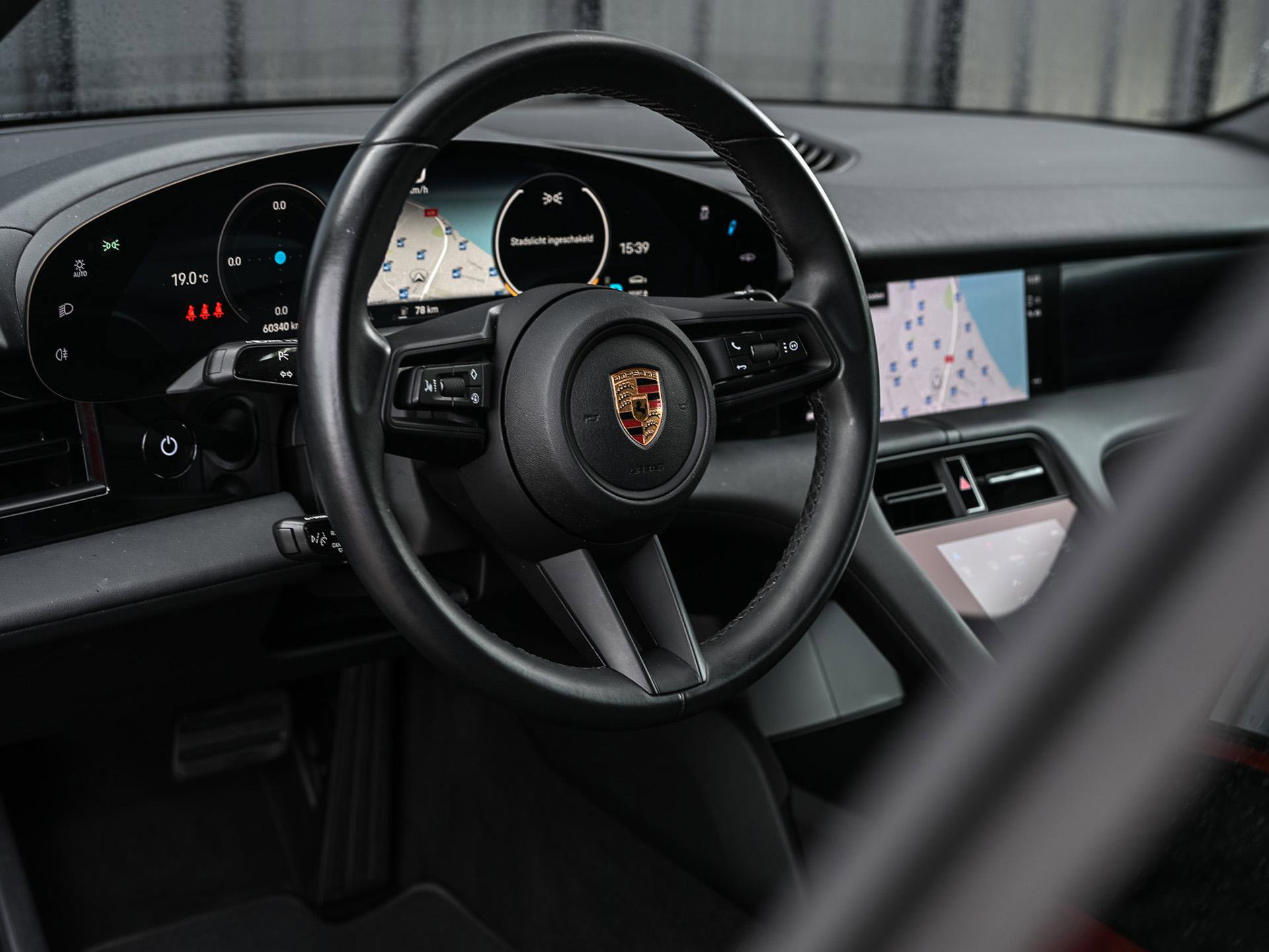 Porsche Taycan - 16