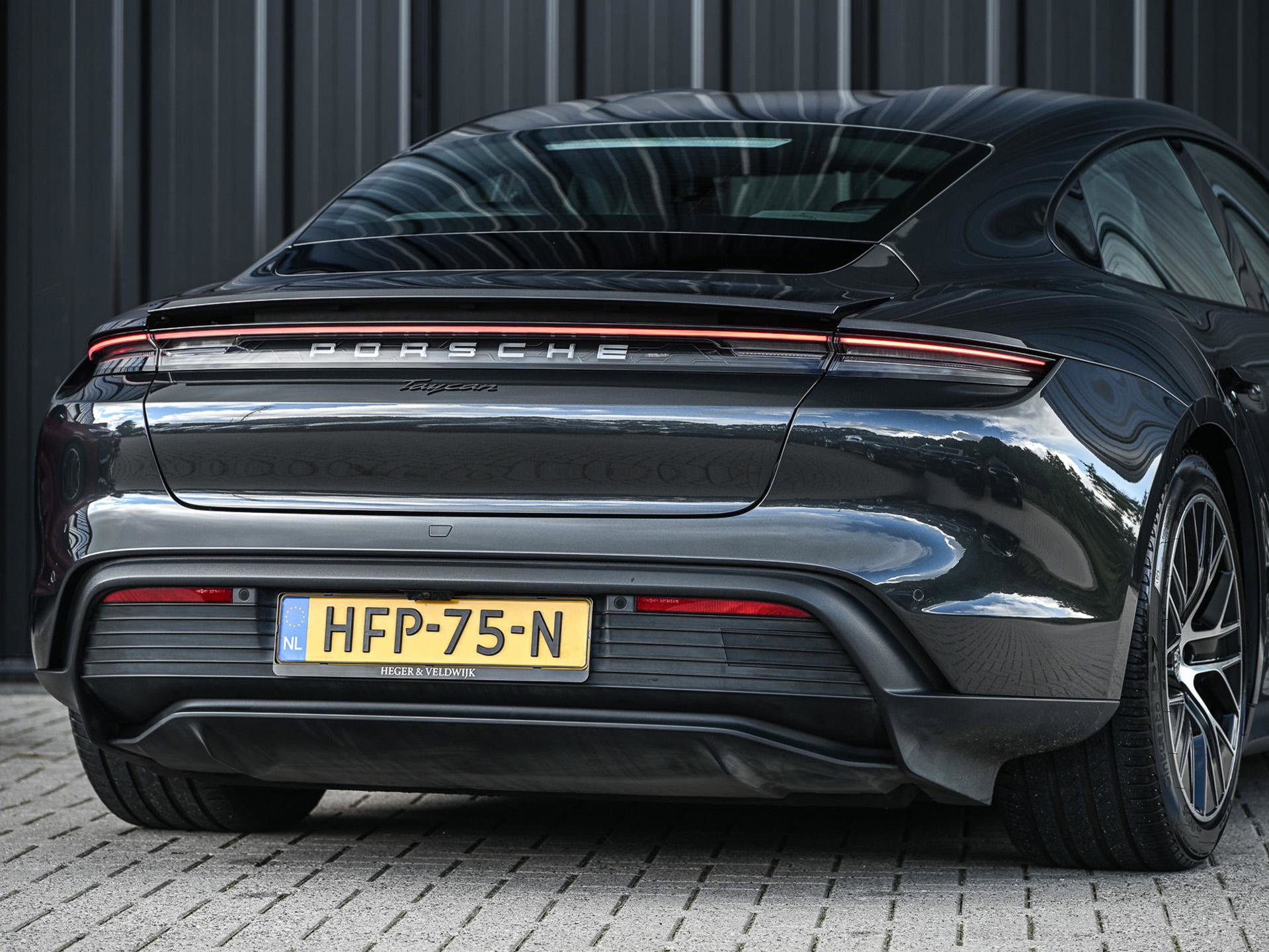 Porsche Taycan - 22