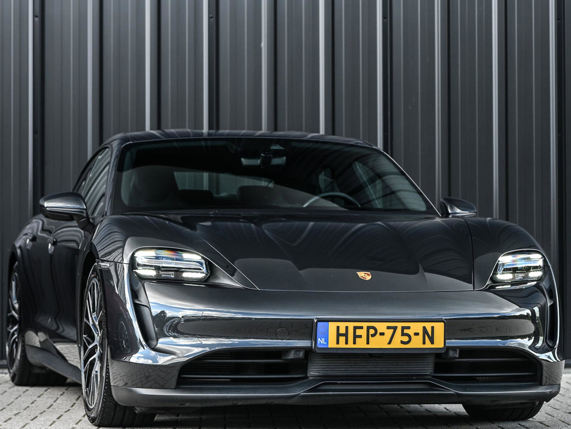 Porsche Taycan - 25