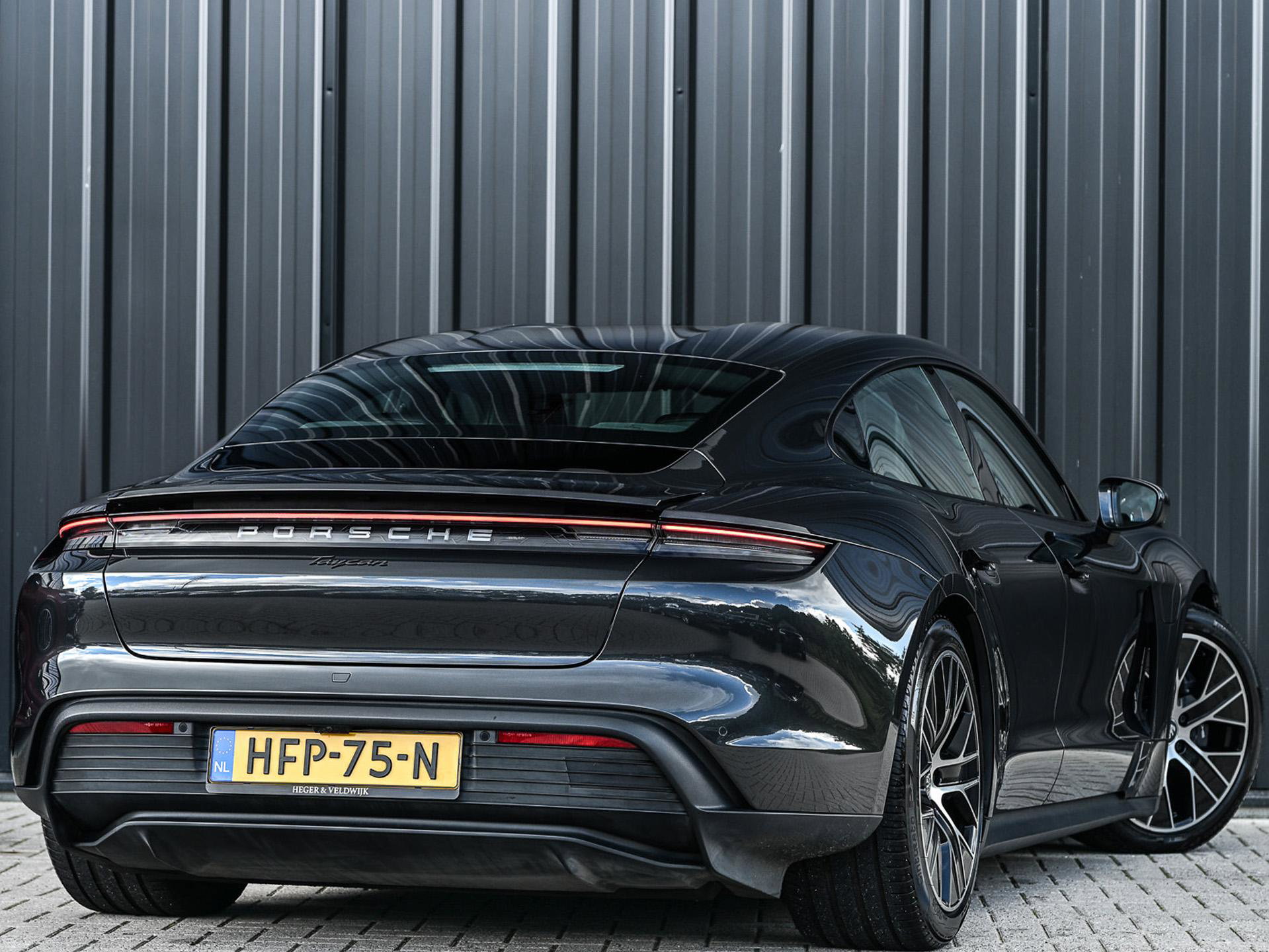 Porsche Taycan - 5