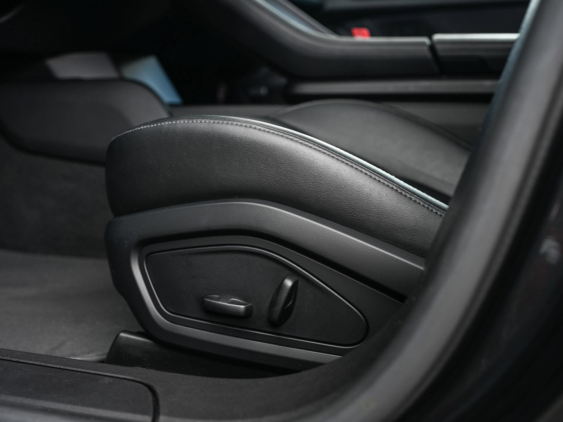 Porsche Taycan - 7