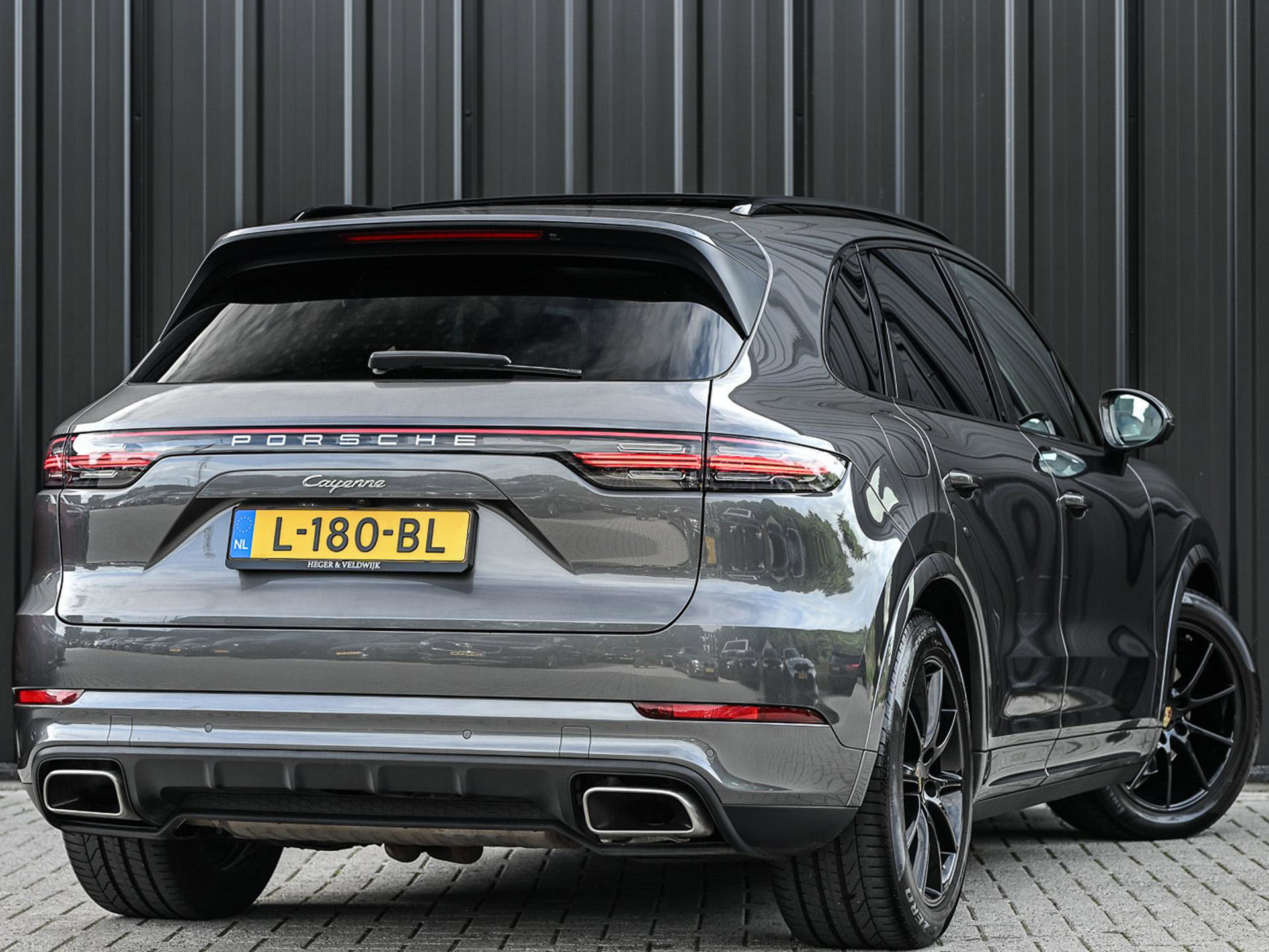Porsche Cayenne - 9