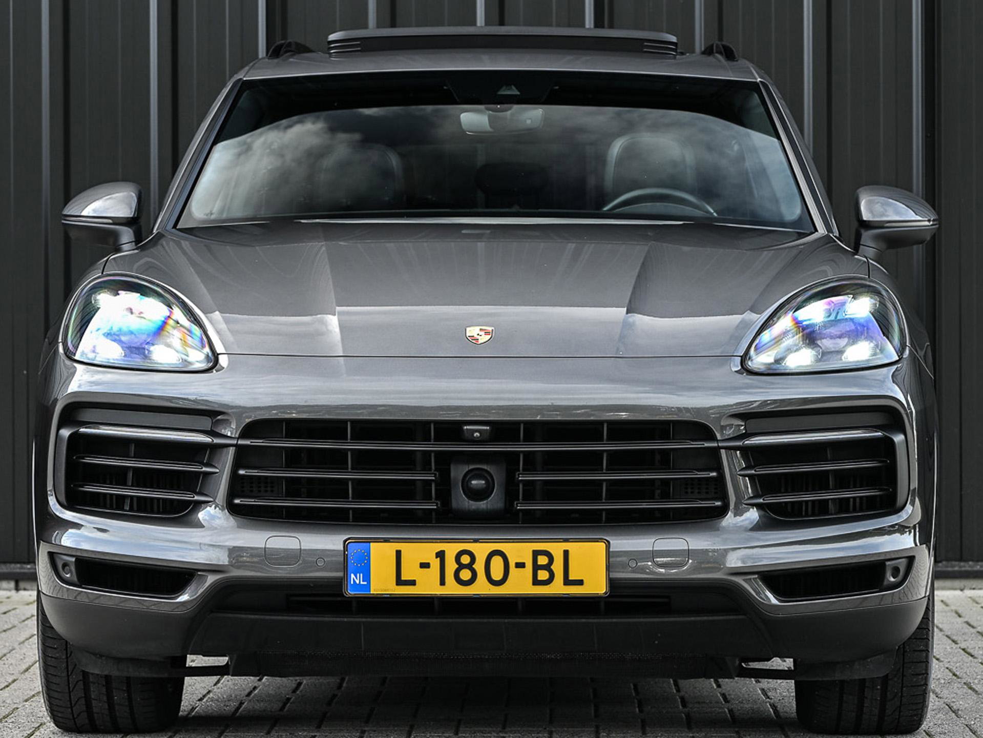 Porsche Cayenne - 16