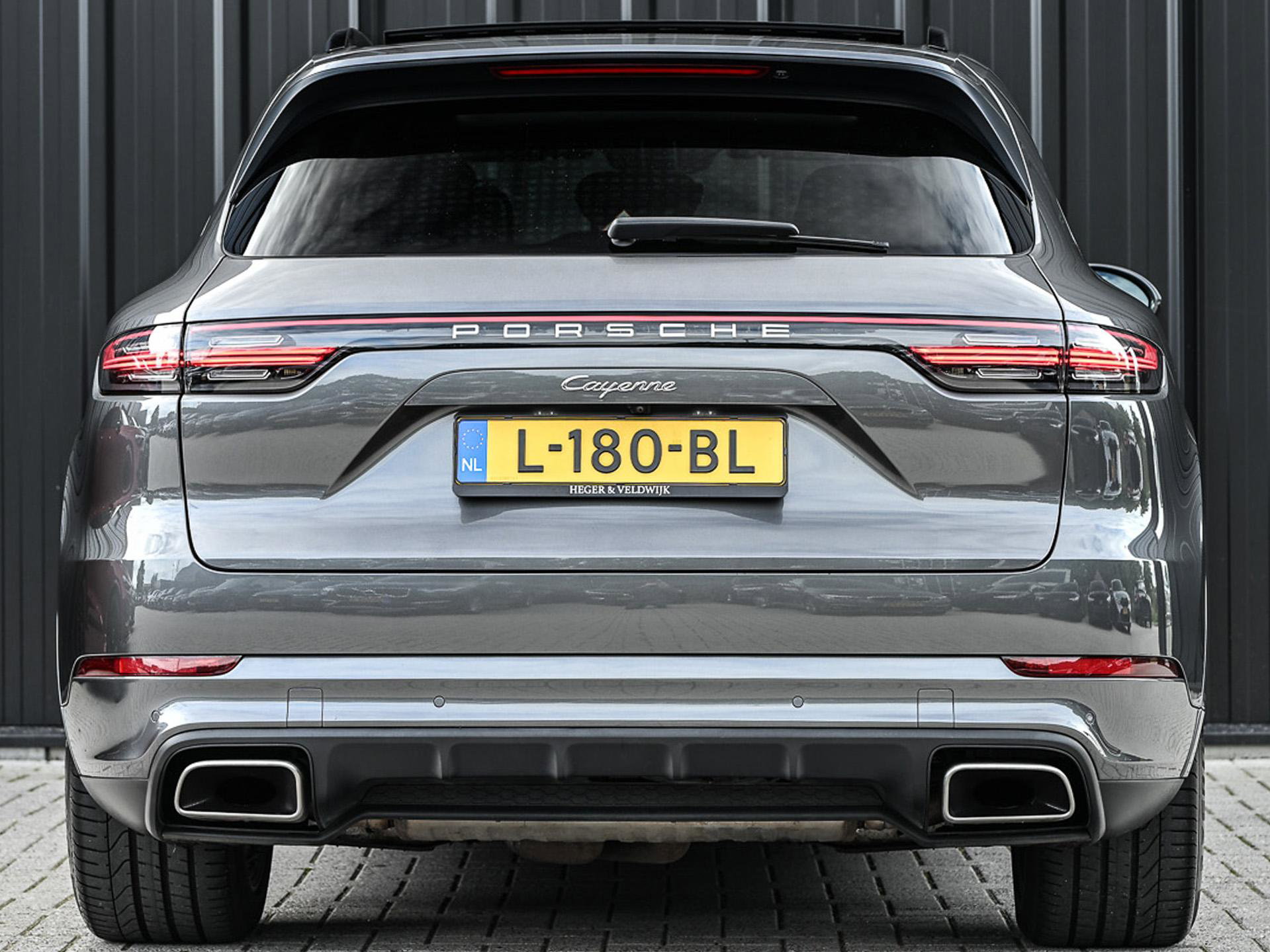 Porsche Cayenne - 17