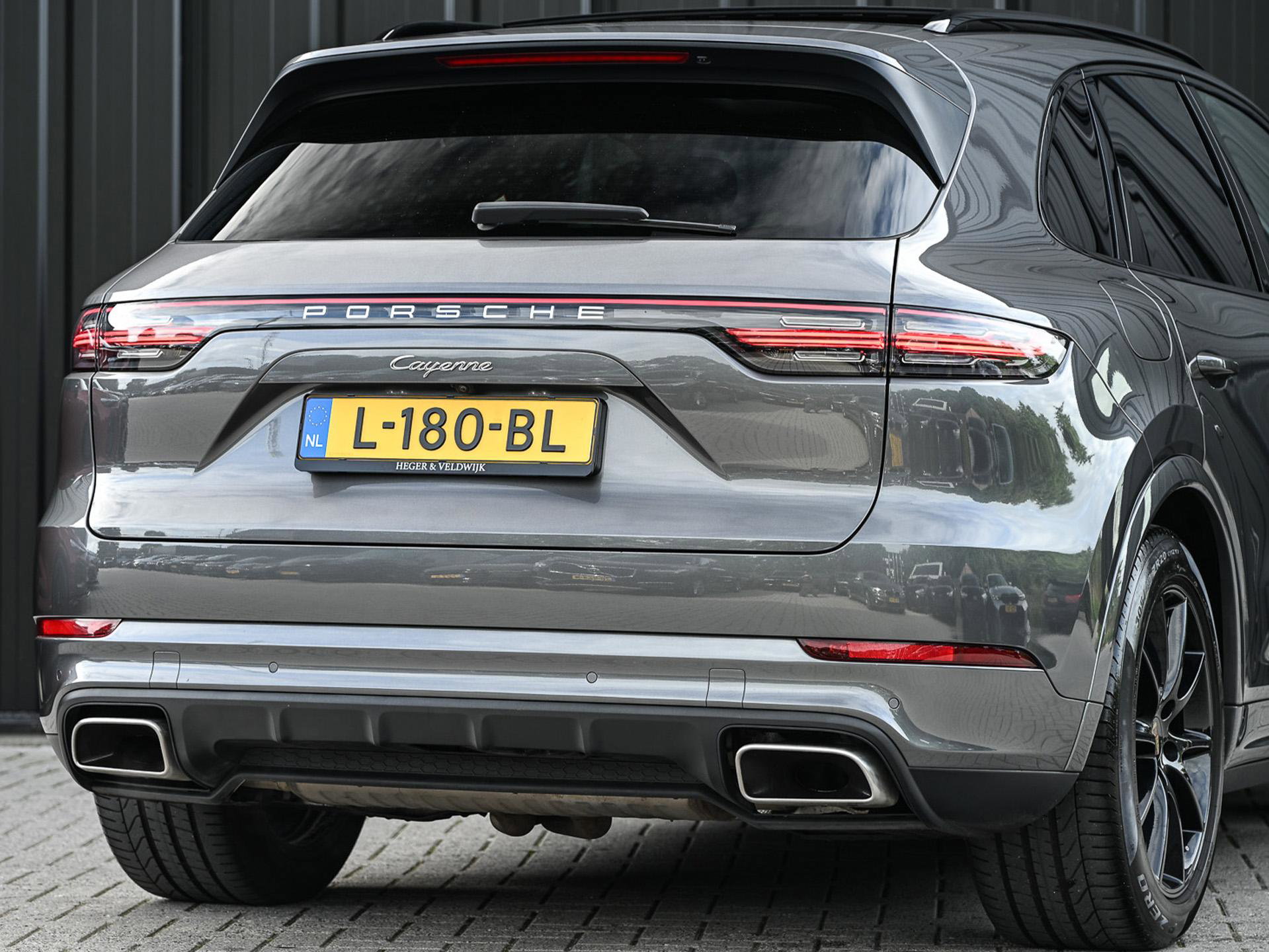 Porsche Cayenne - 19