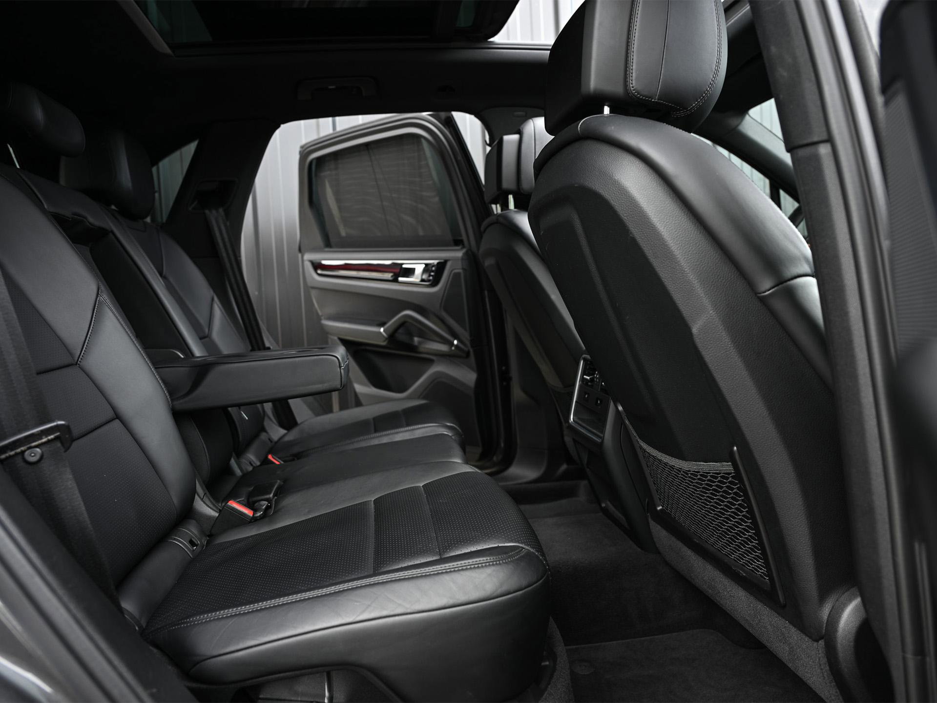 Porsche Cayenne - 26