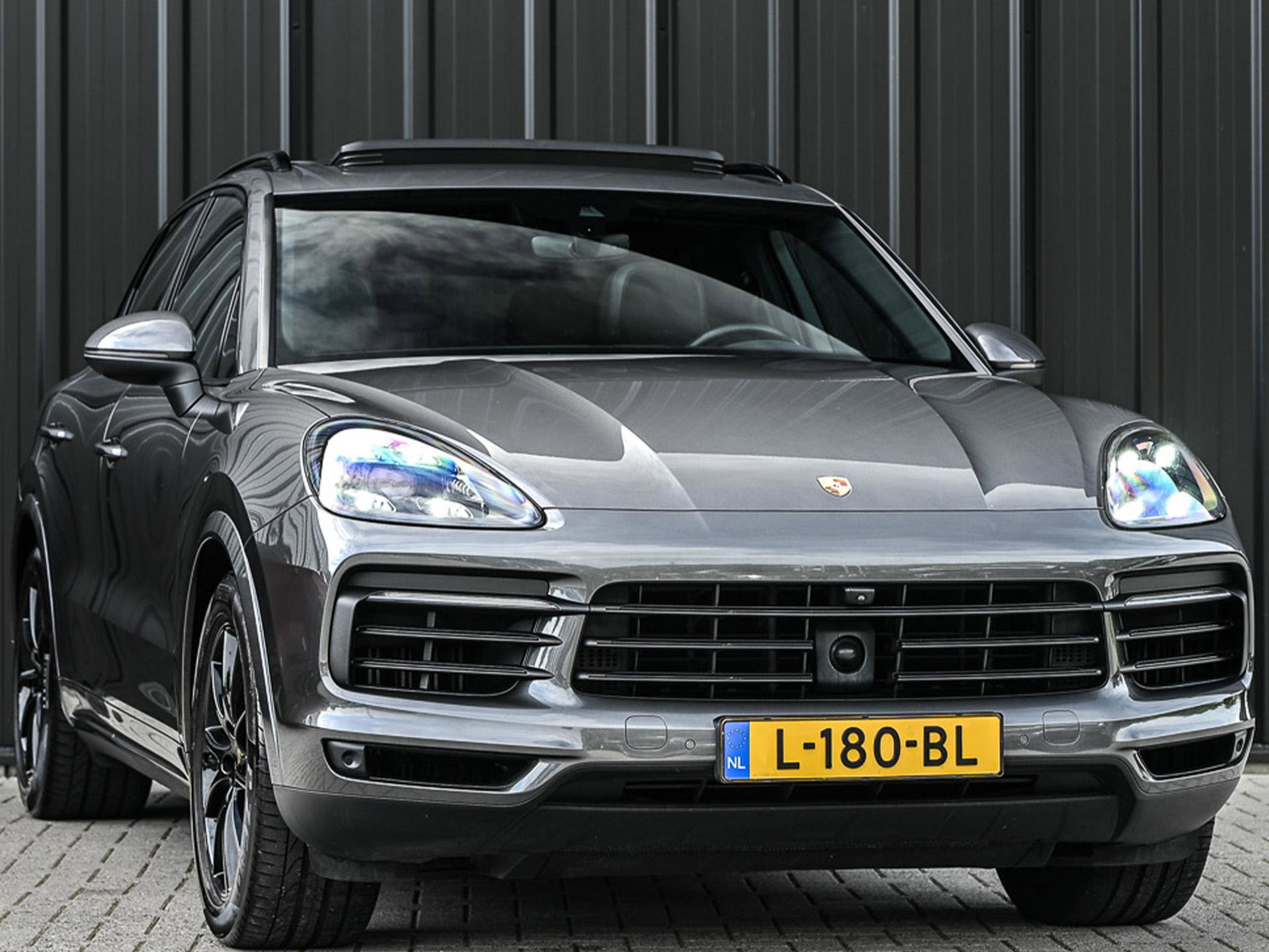 Porsche Cayenne - 32