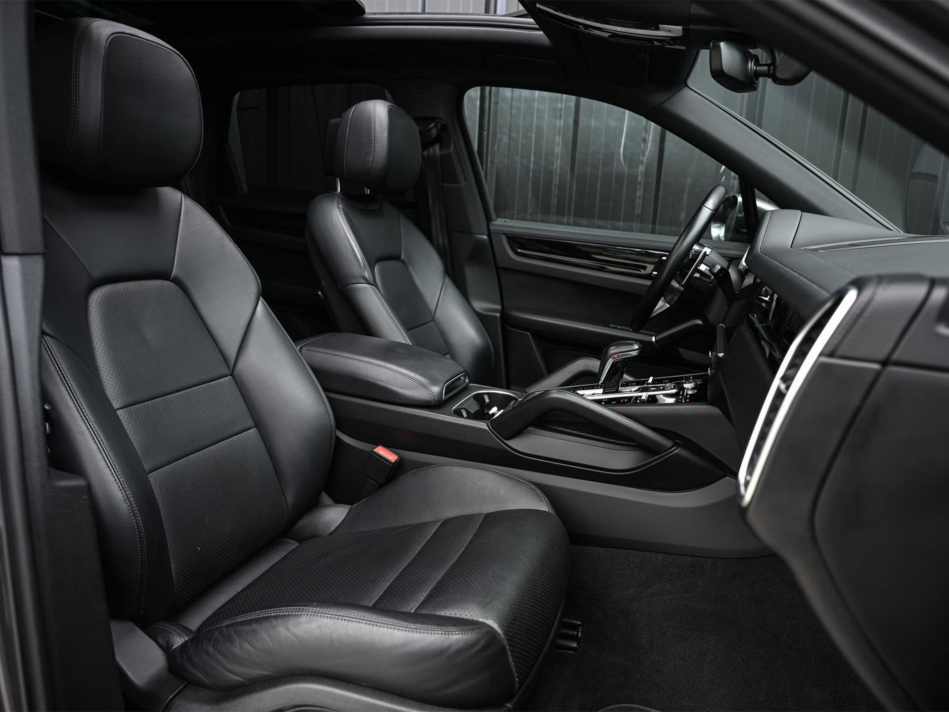 Porsche Cayenne - 7