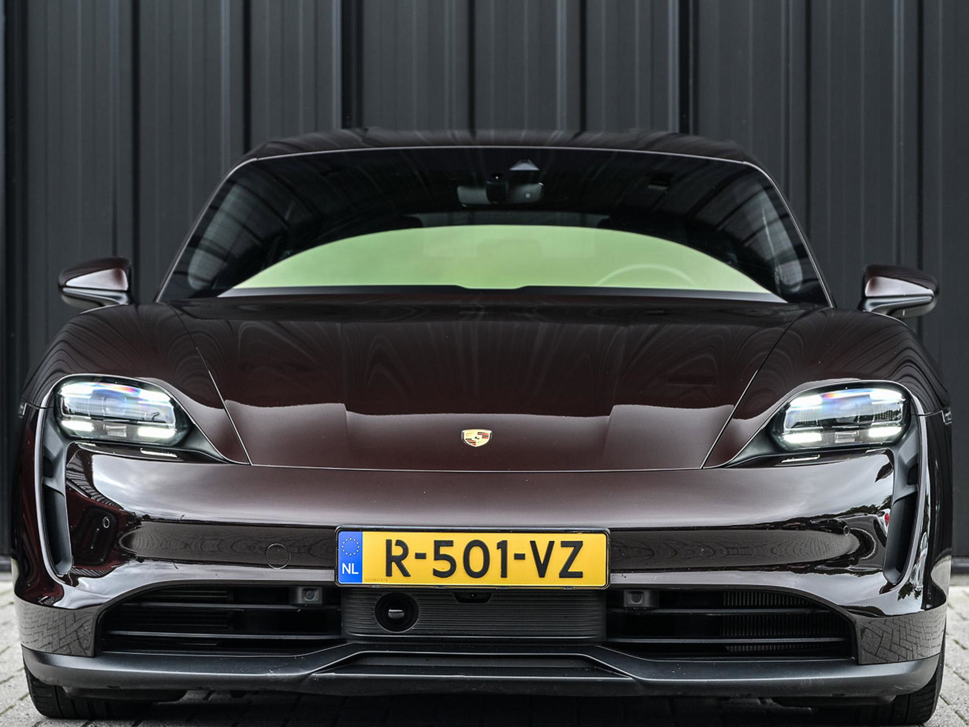 Porsche Taycan Sport Turismo - 17