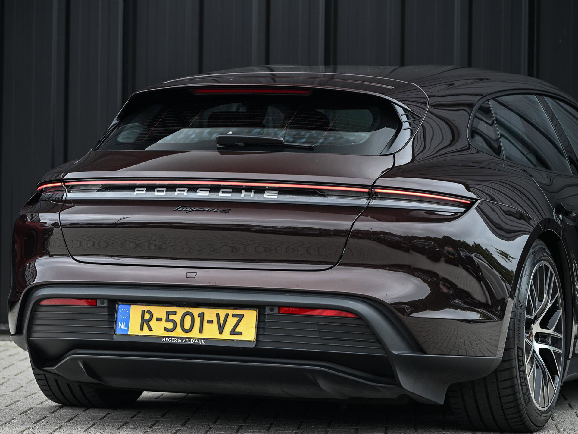 Porsche Taycan Sport Turismo - 20
