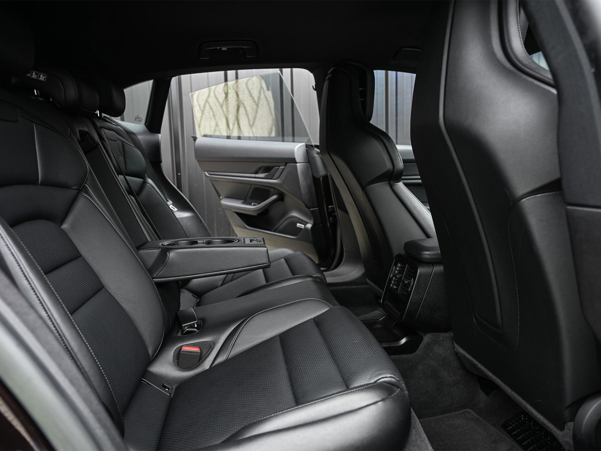 Porsche Taycan Sport Turismo - 27