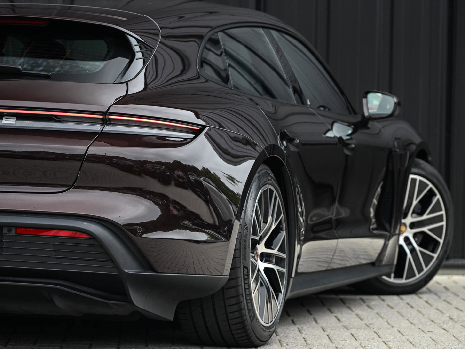 Porsche Taycan Sport Turismo - 28