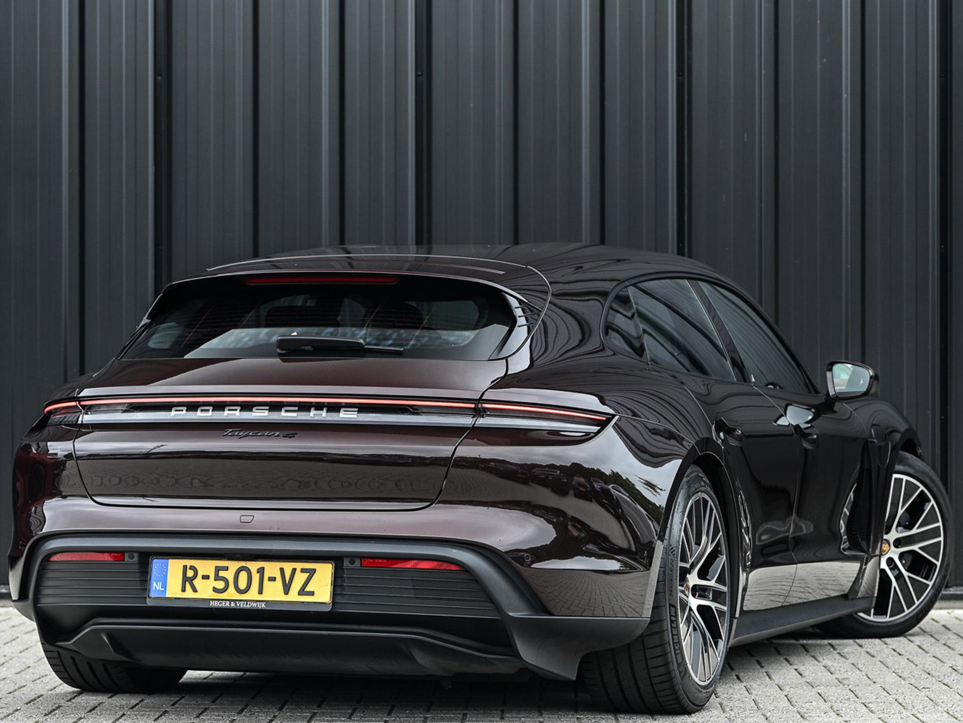 Porsche Taycan Sport Turismo - 8