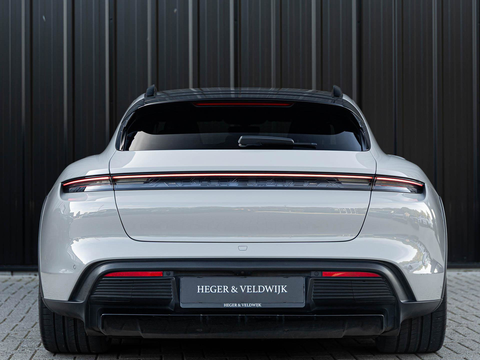 Porsche Taycan Cross Turismo - 18