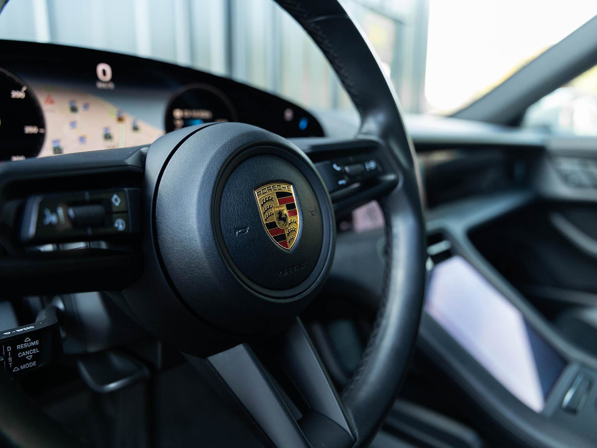 Porsche Taycan Cross Turismo - 37