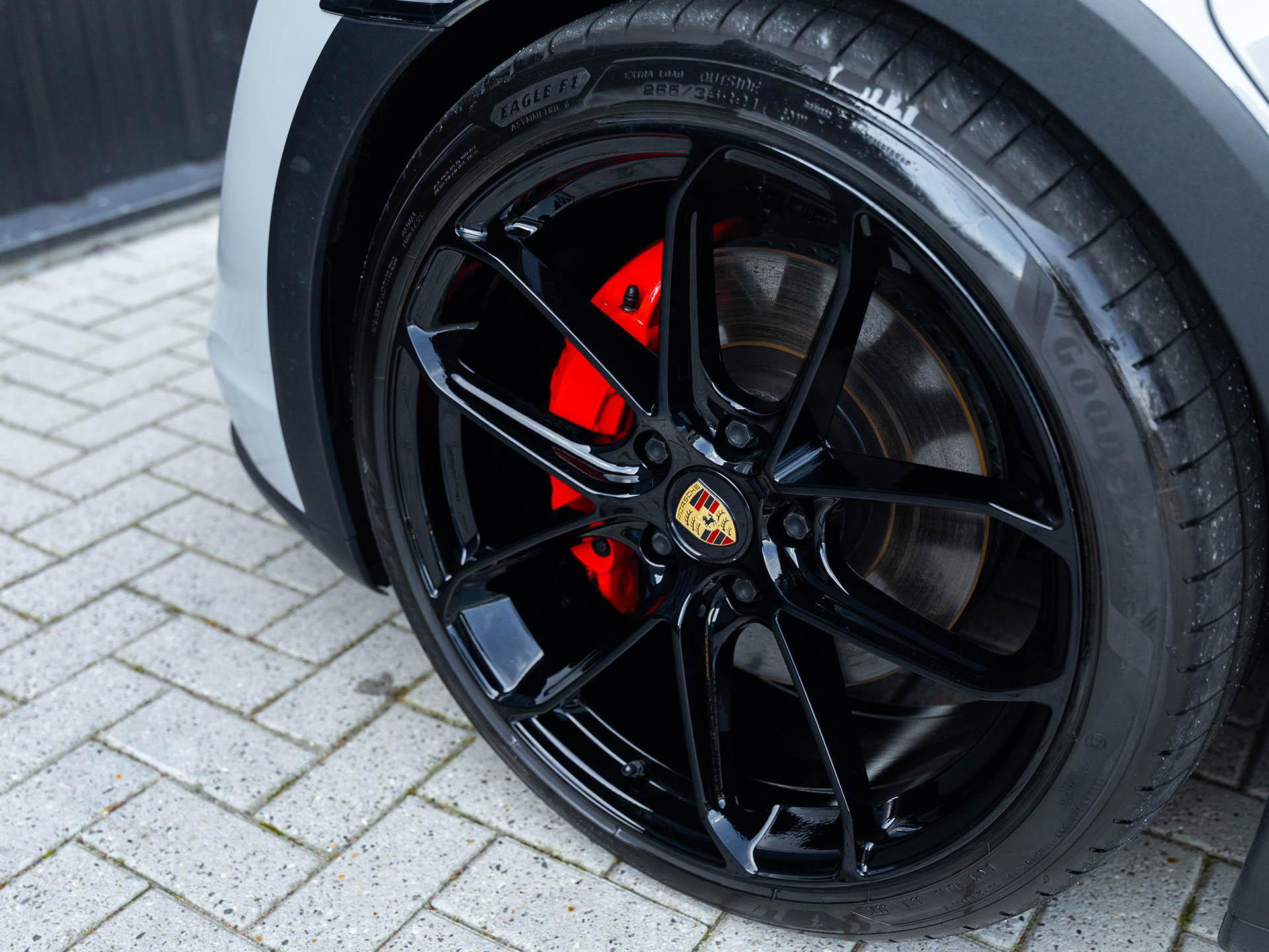 Porsche Taycan Cross Turismo - 6