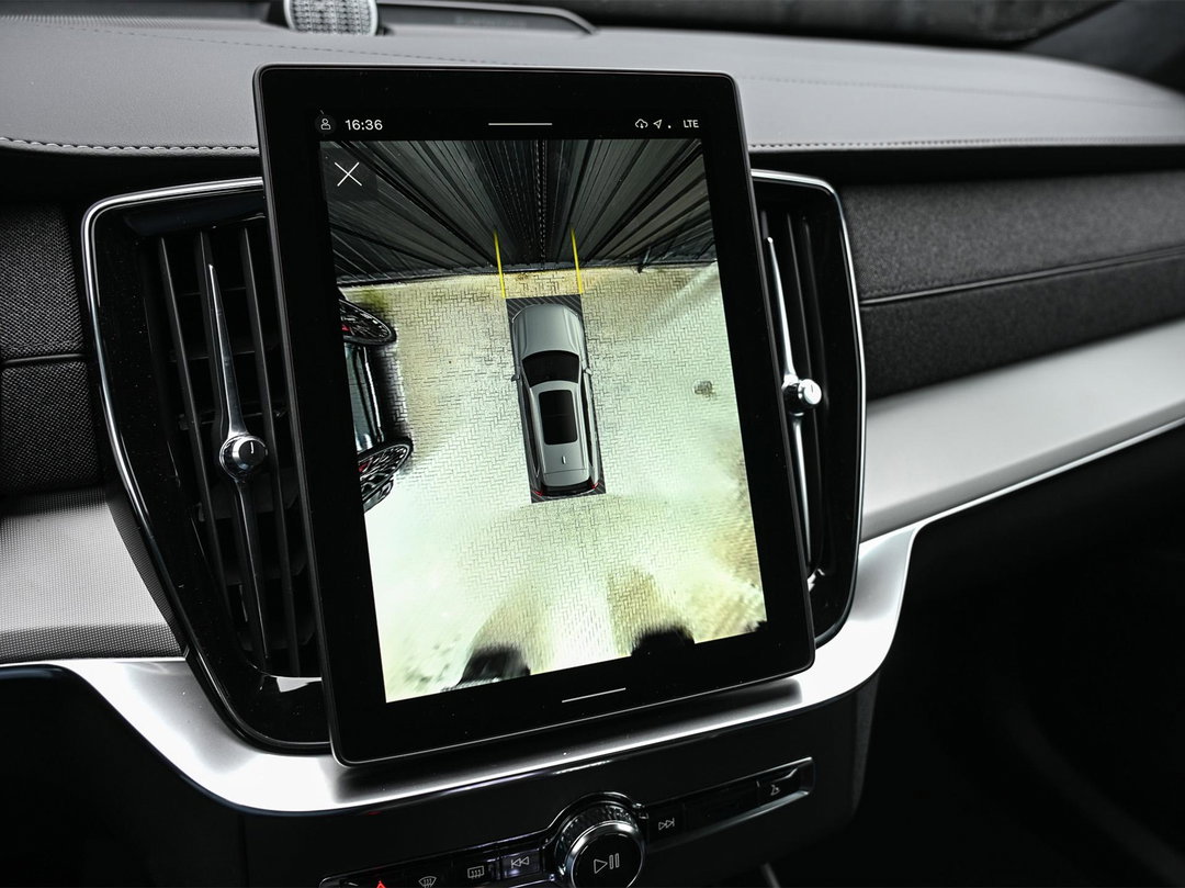 Visual Park Assist met Front "Fisheye" view
