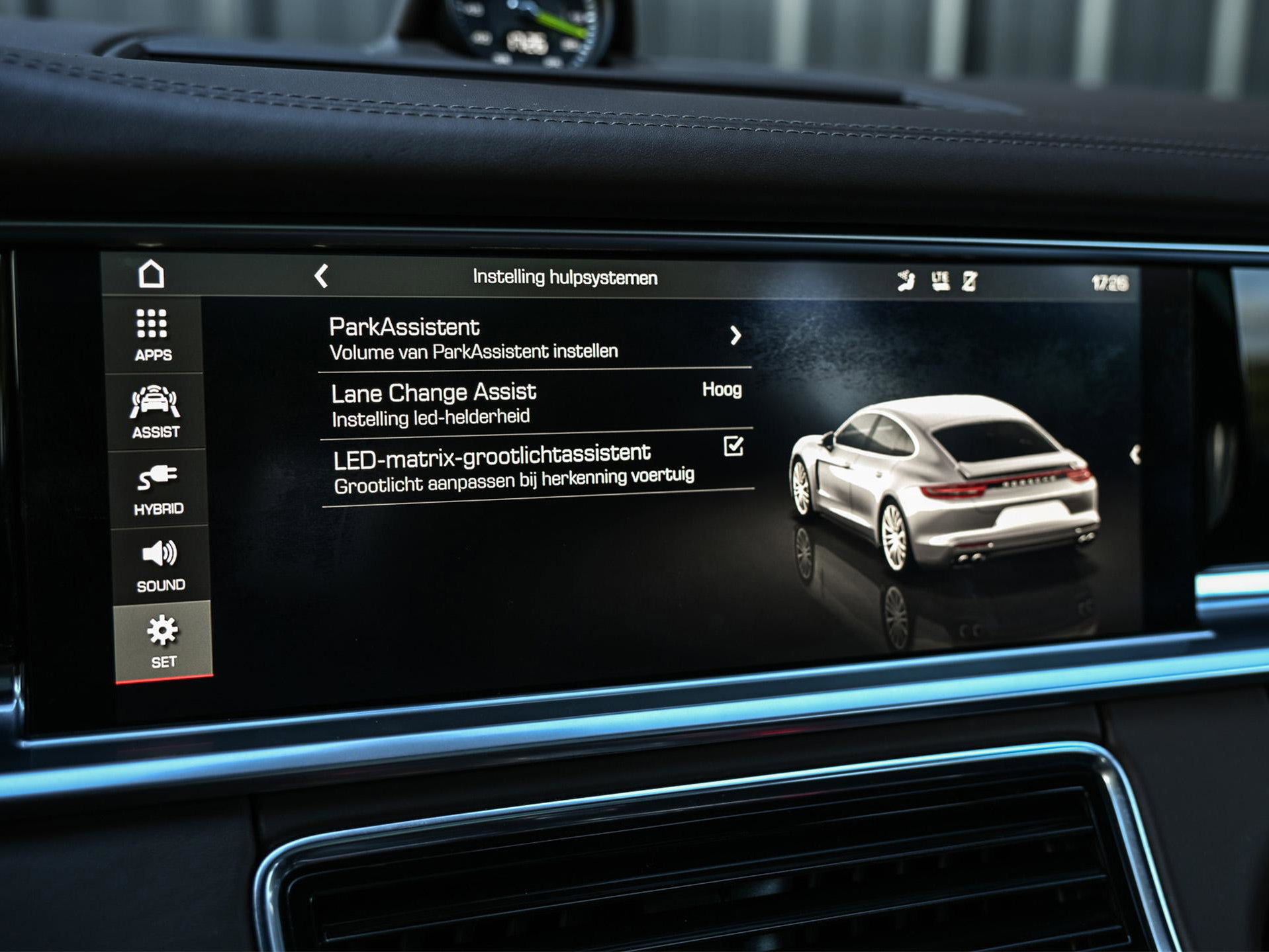 Porsche Panamera - 16