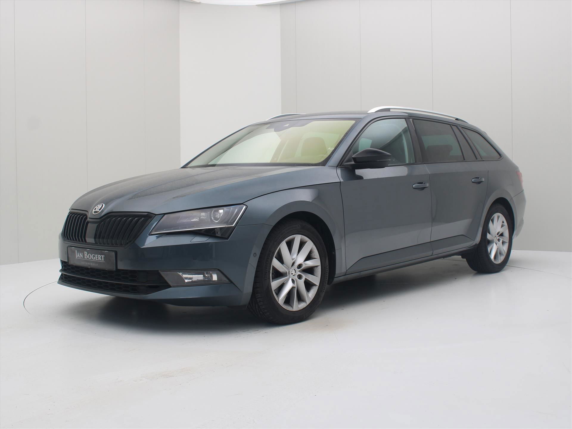 Škoda Superb Jan Bogert