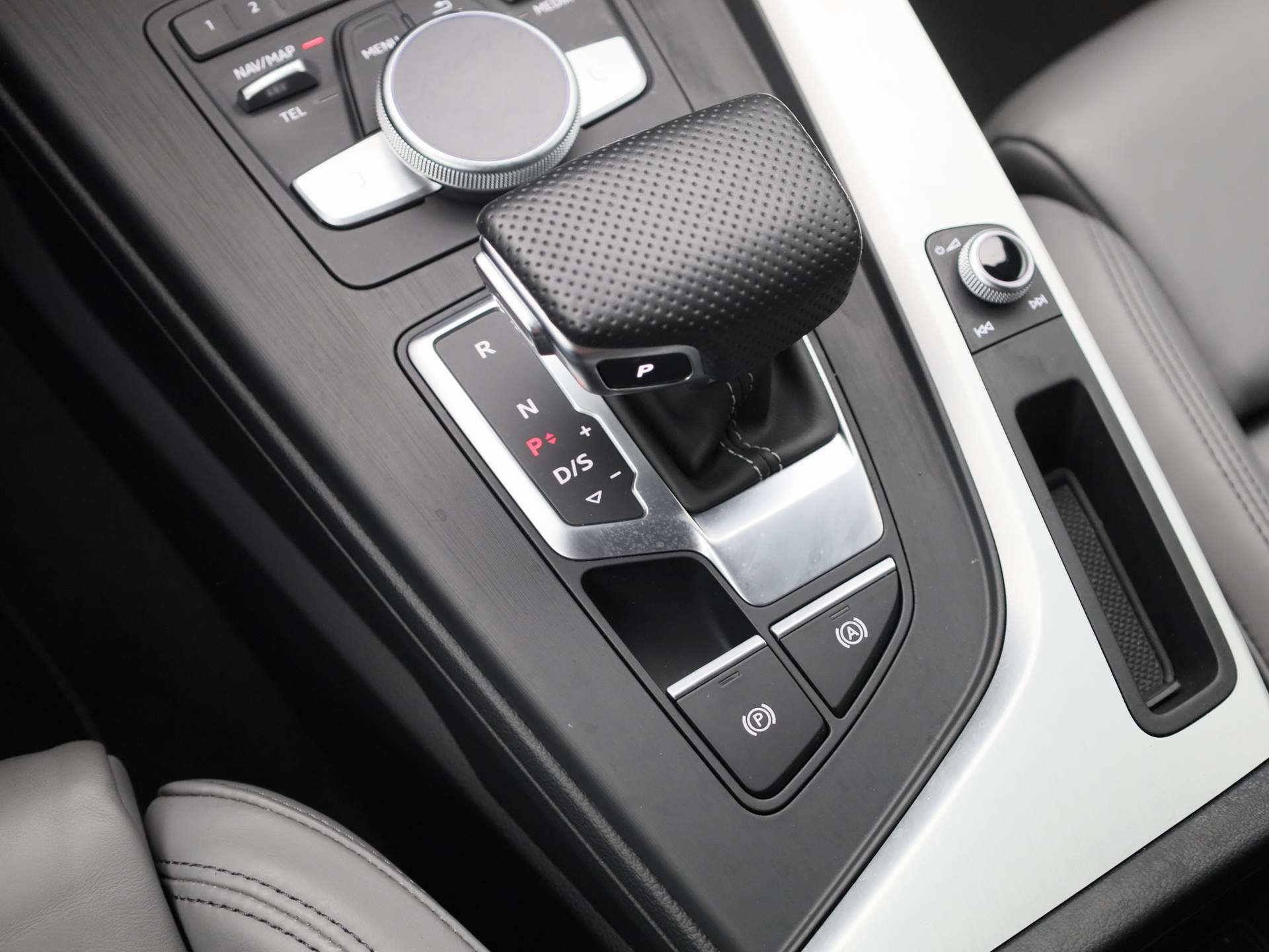 Auto afbeelding: 24