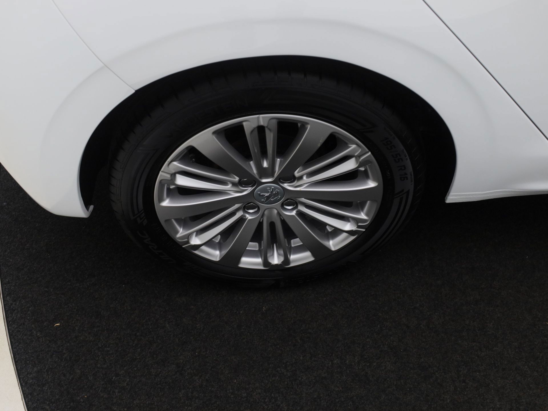 Auto afbeelding: 24