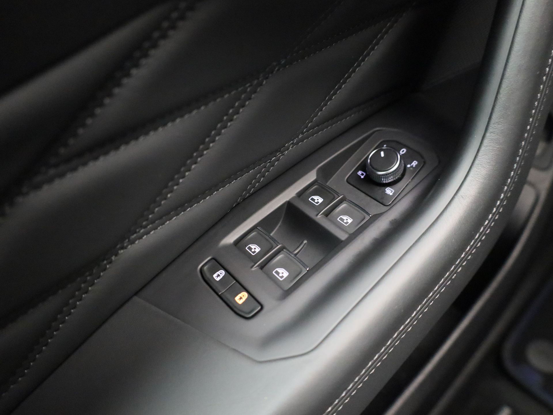 Auto afbeelding: 24